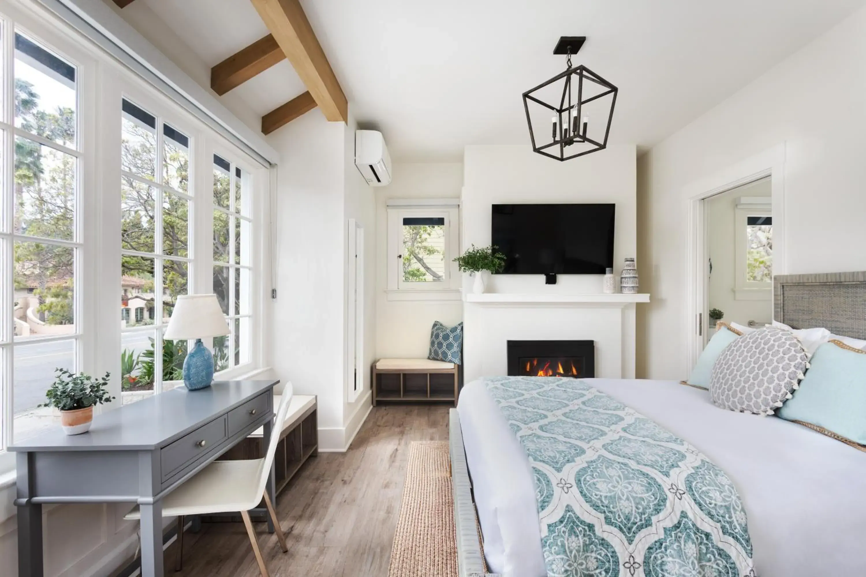 Queen Studio - Disability Access in Hideaway Santa Barbara, A Kirkwood Collection Hotel Queen Studio - Disability Access in Hideaway Santa Barbara, A Kirkwood Collection Hotel