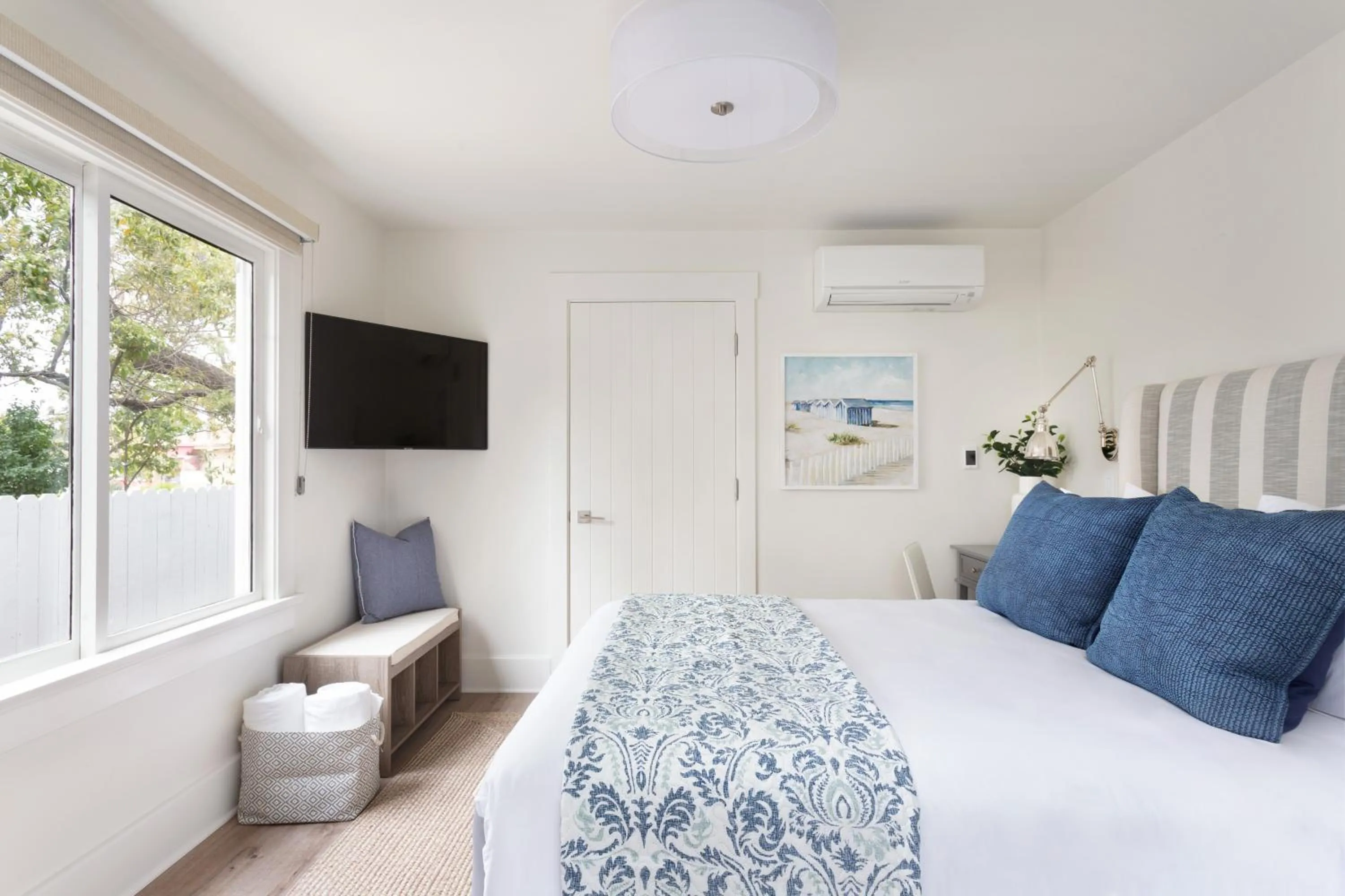 Garden, Bed in Hideaway Santa Barbara, A Kirkwood Collection Hotel