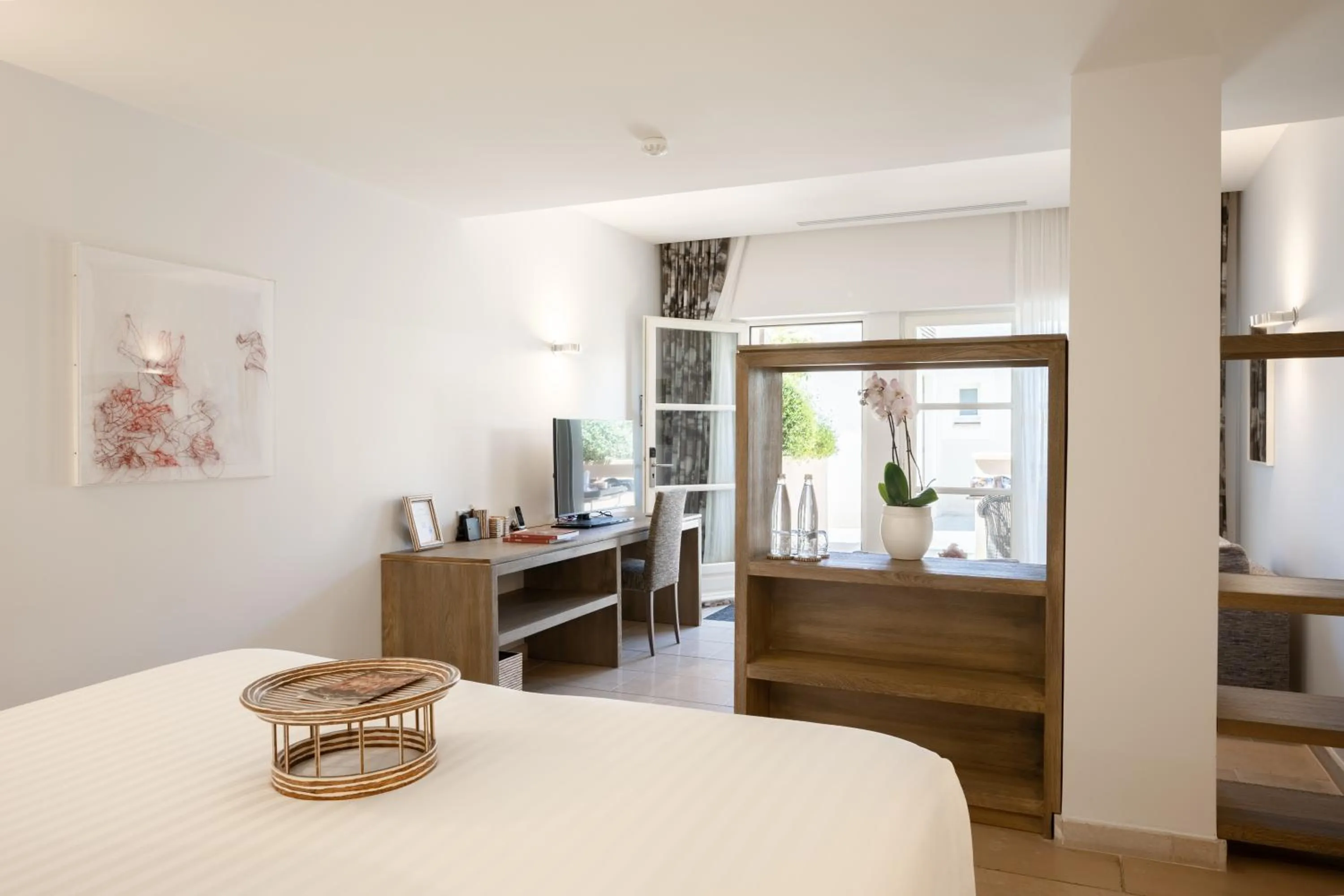 Bedroom, Bed in Coquillade Provence - Relais & Châteaux