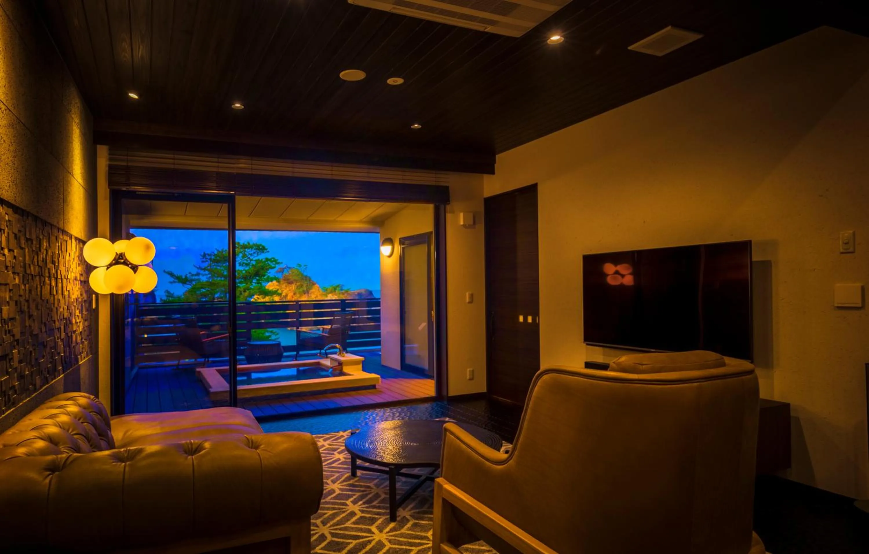 Hot Tub in Mayu Futahari