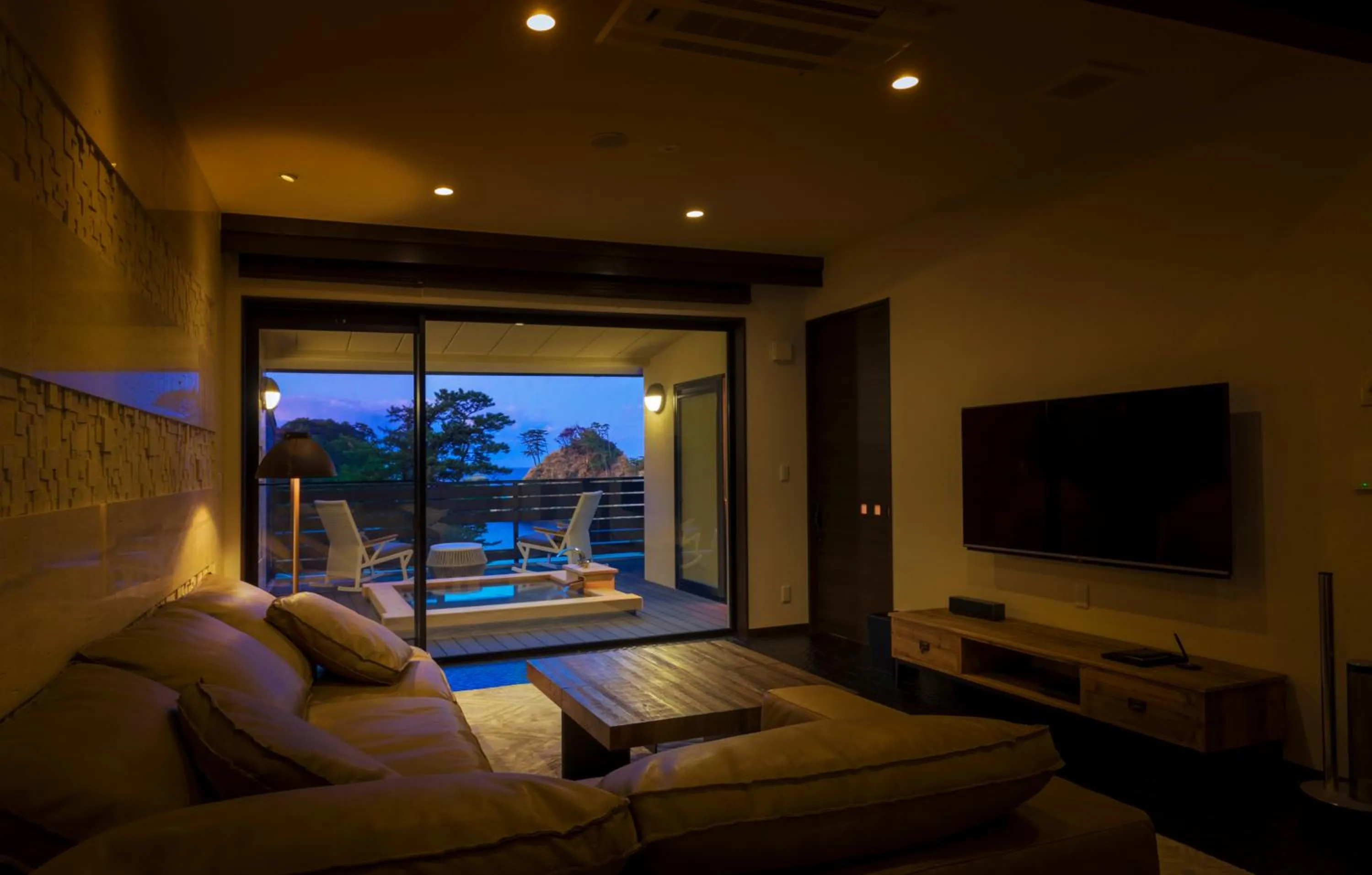 Hot Tub in Mayu Futahari