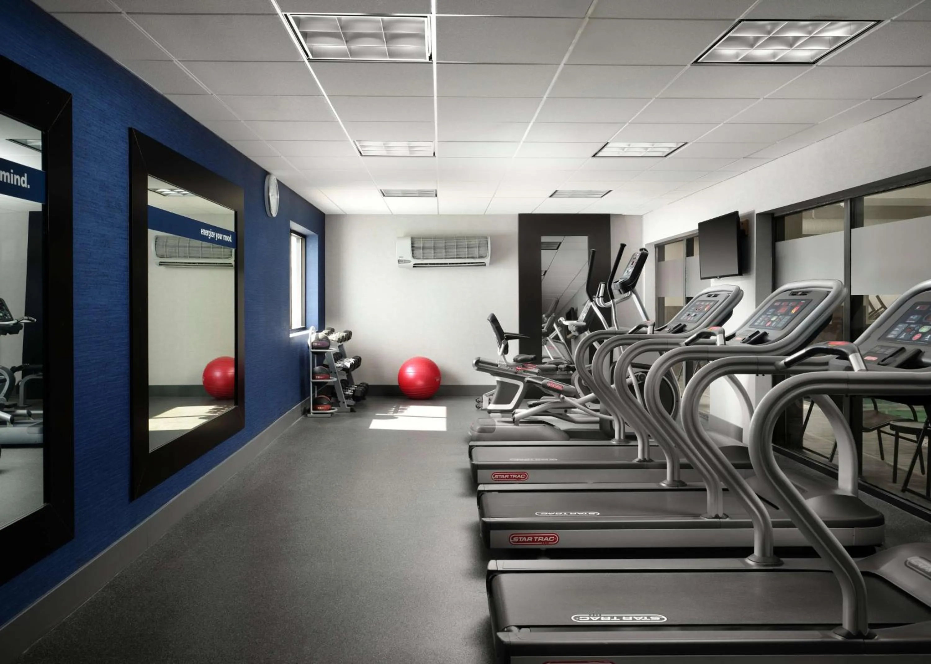 Fitness centre/facilities in Hampton Inn Troy