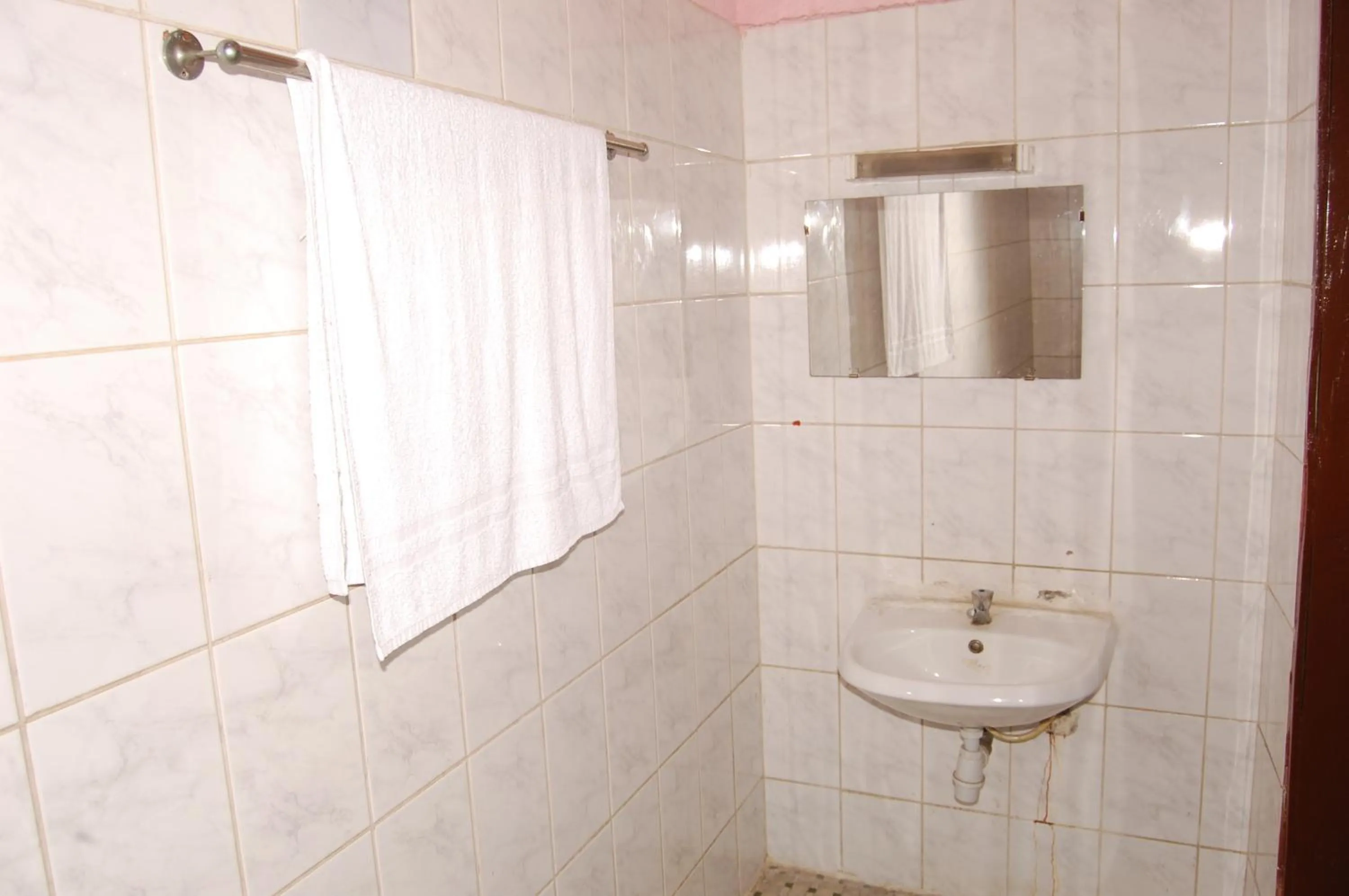 Bathroom in Benin Hotel Terminus