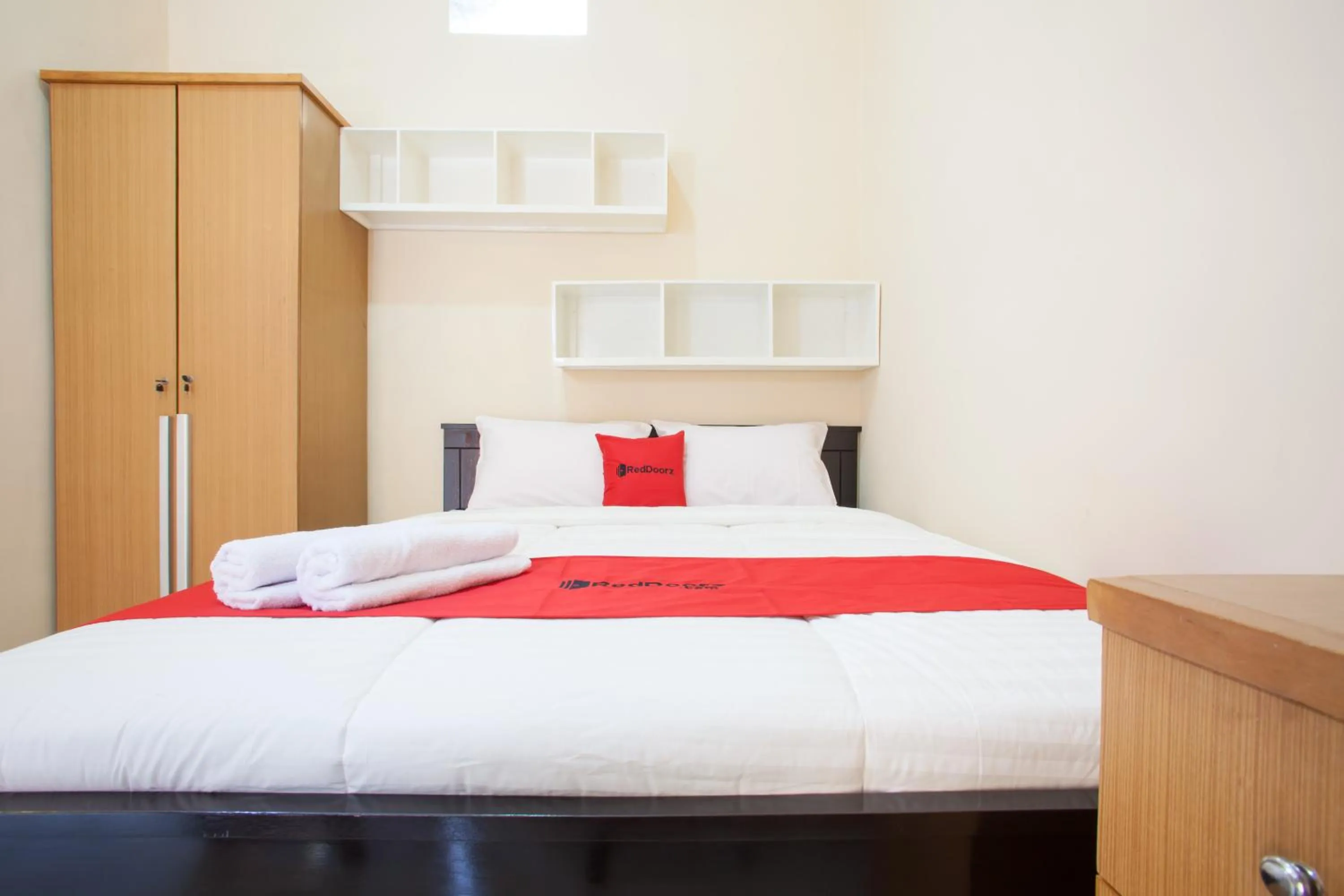 Bedroom, Bed in RedDoorz Syariah near UNTAG Banyuwangi