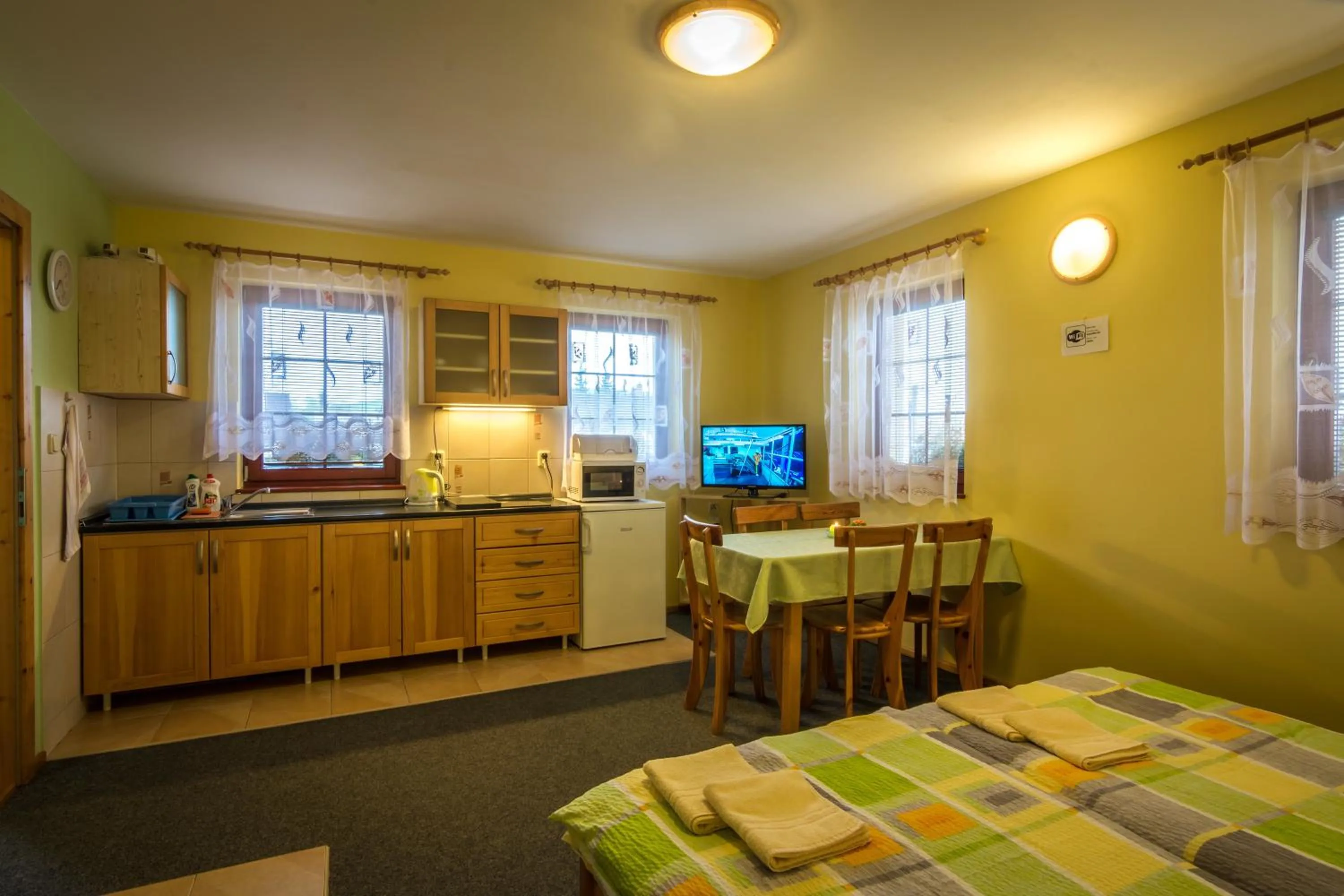 Kitchen or kitchenette, Bed in Ada Apartments