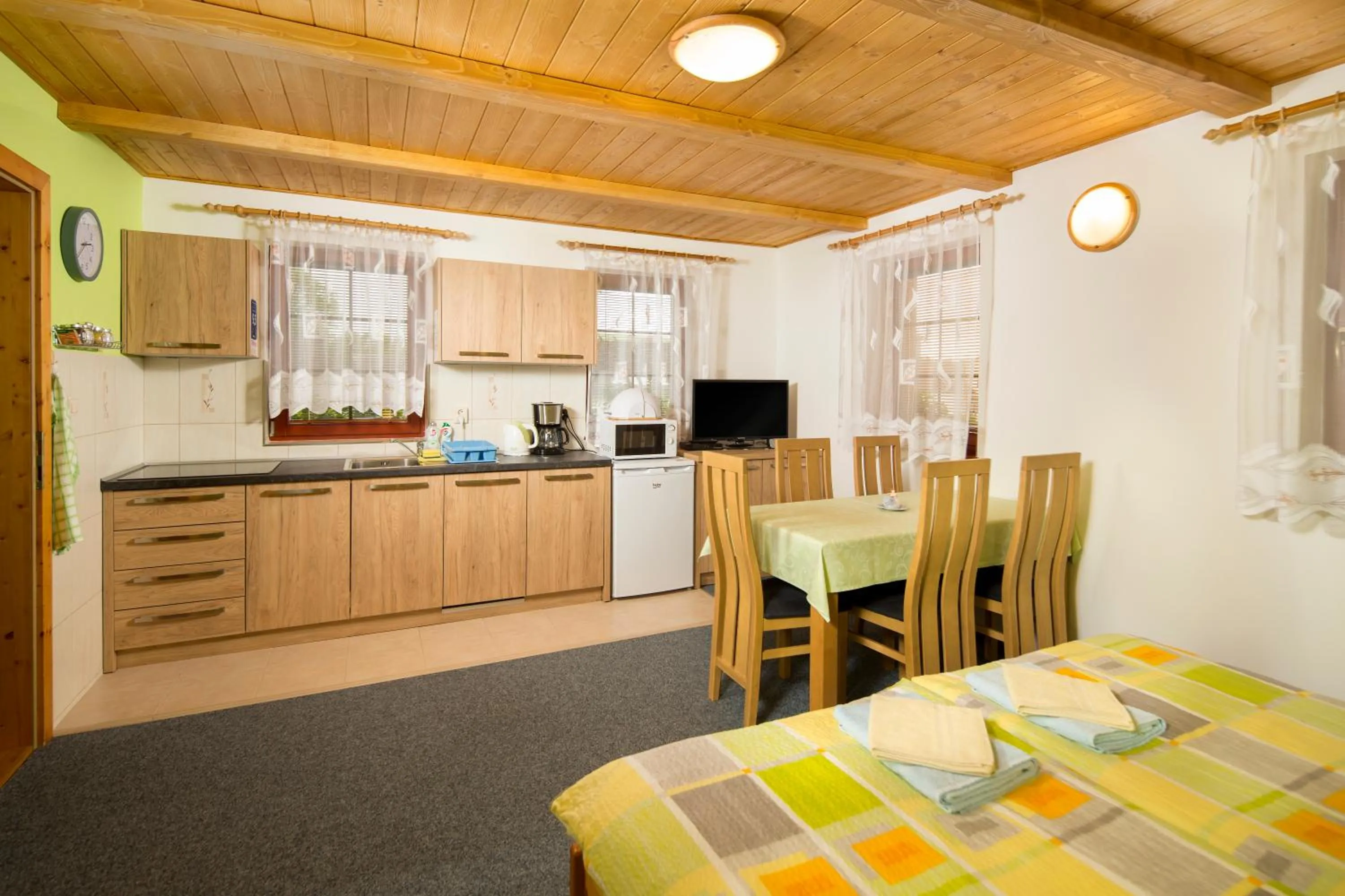 Kitchen or kitchenette, Bed in Ada Apartments