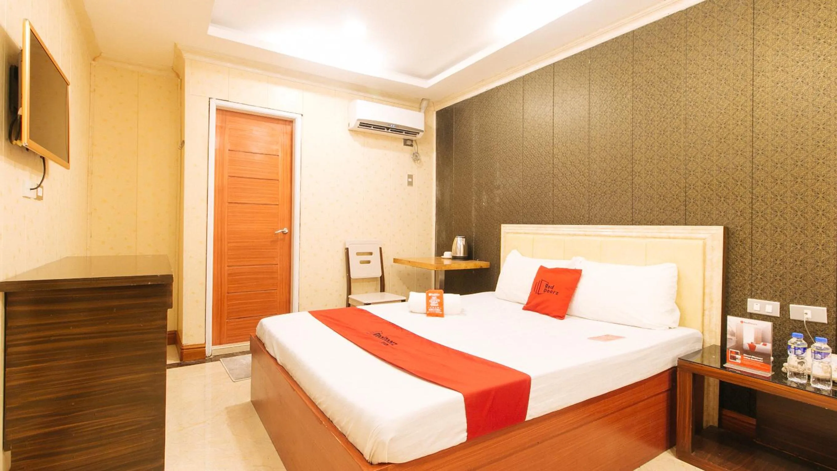 Bedroom, Bed in RedDoorz Plus Winter Benitez Cubao