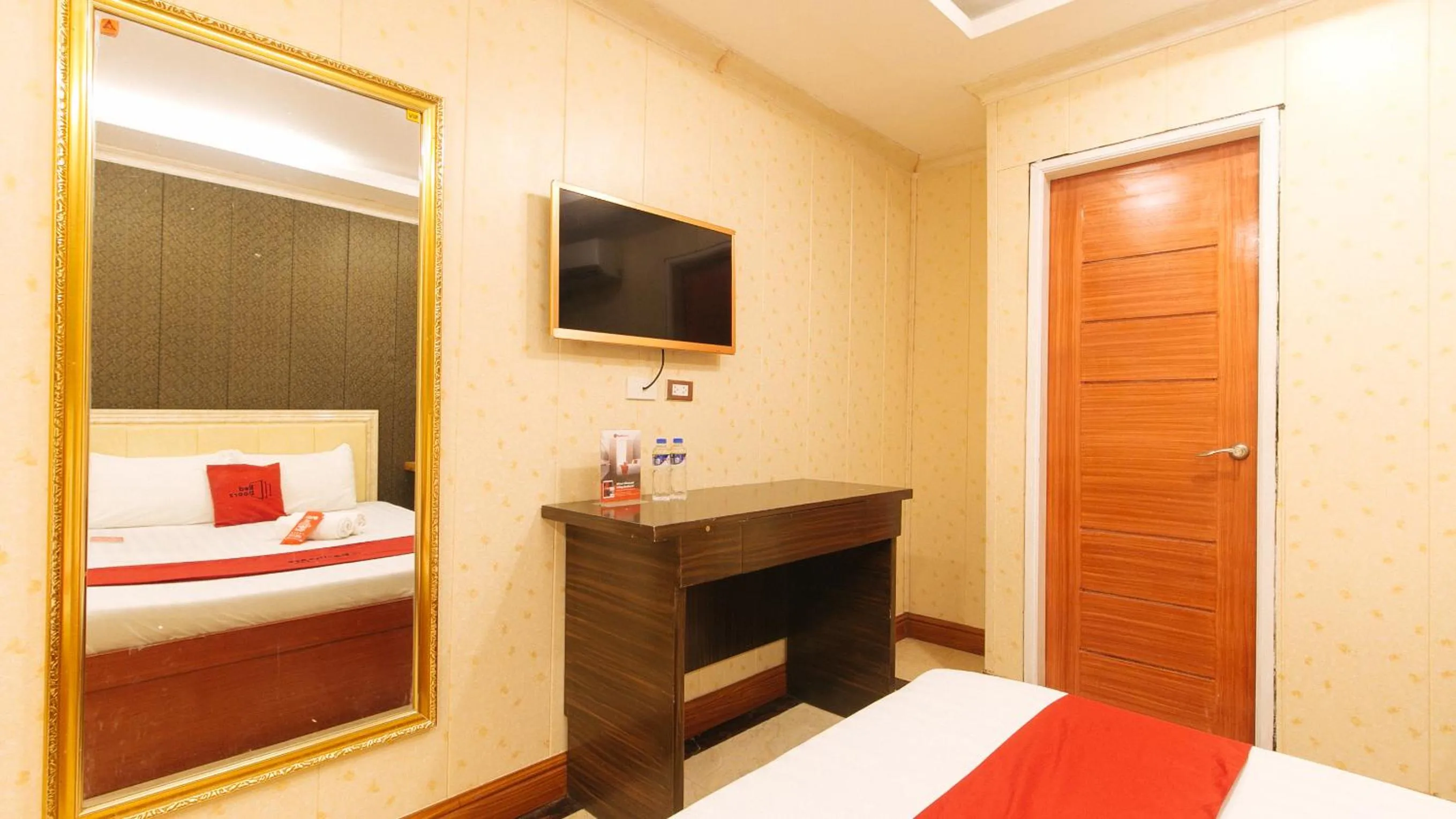 TV and multimedia, Bed in RedDoorz Plus Winter Benitez Cubao