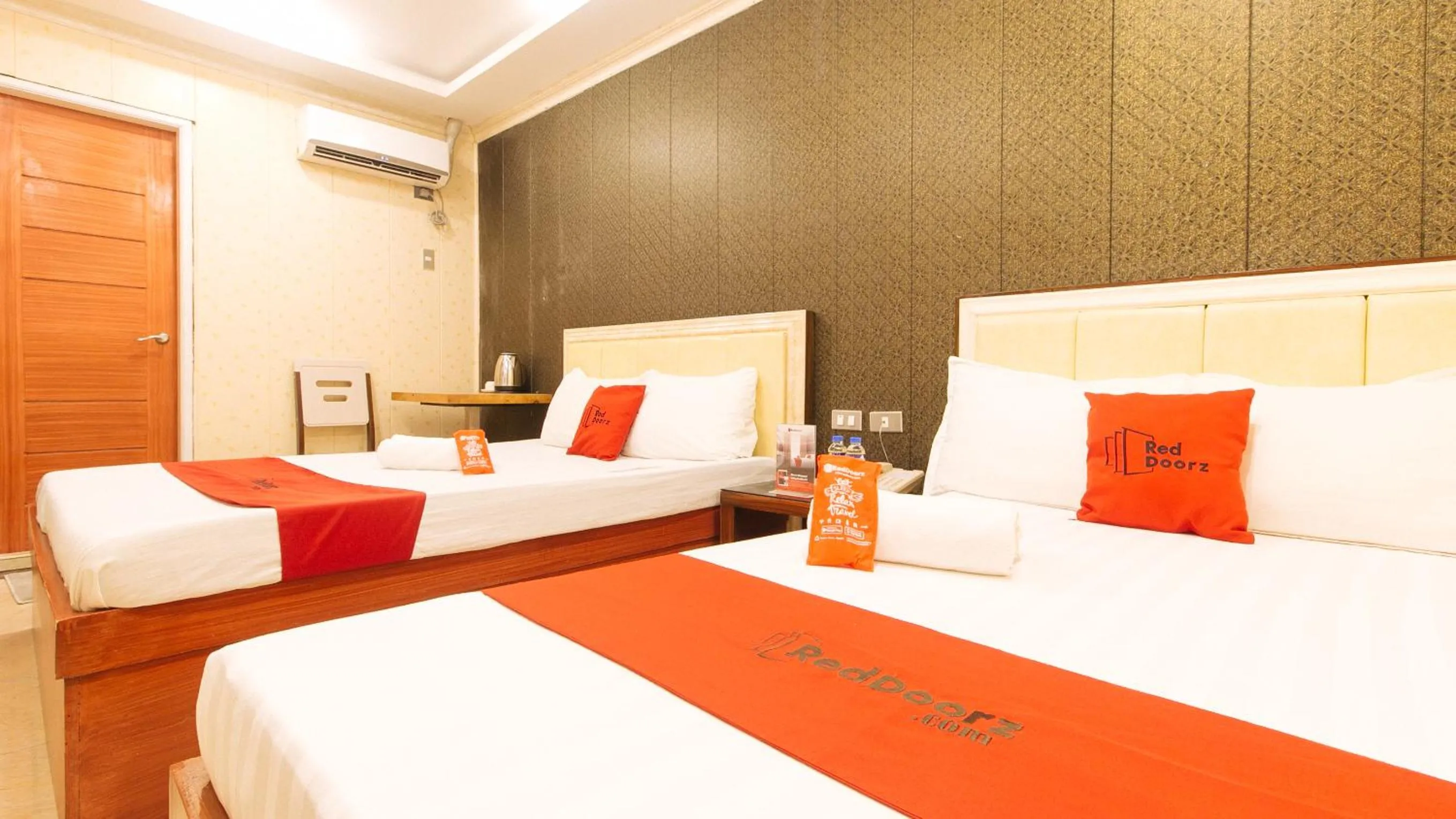 Photo of the whole room, Bed in RedDoorz Plus Winter Benitez Cubao