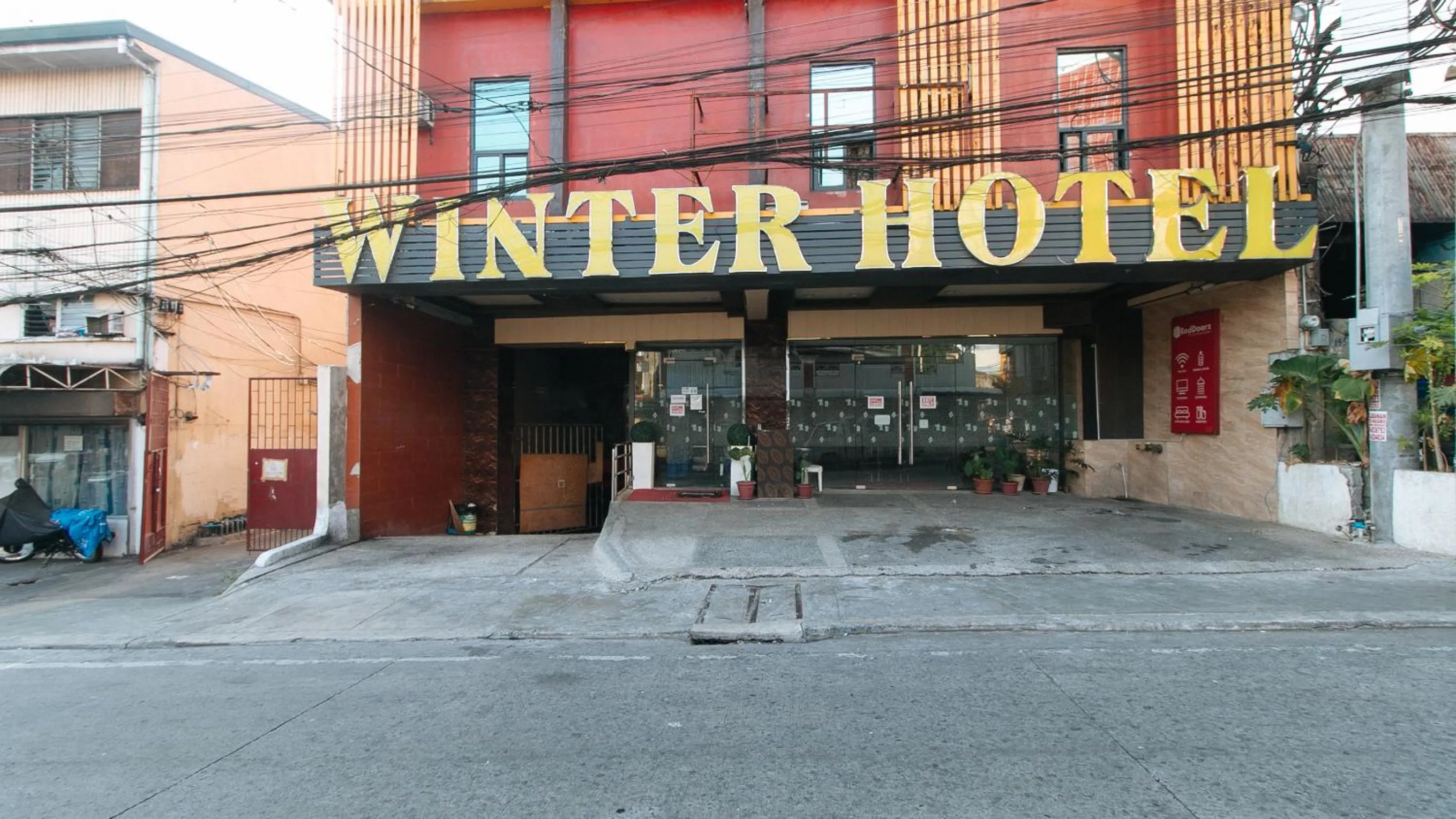 Property building in RedDoorz Plus Winter Benitez Cubao