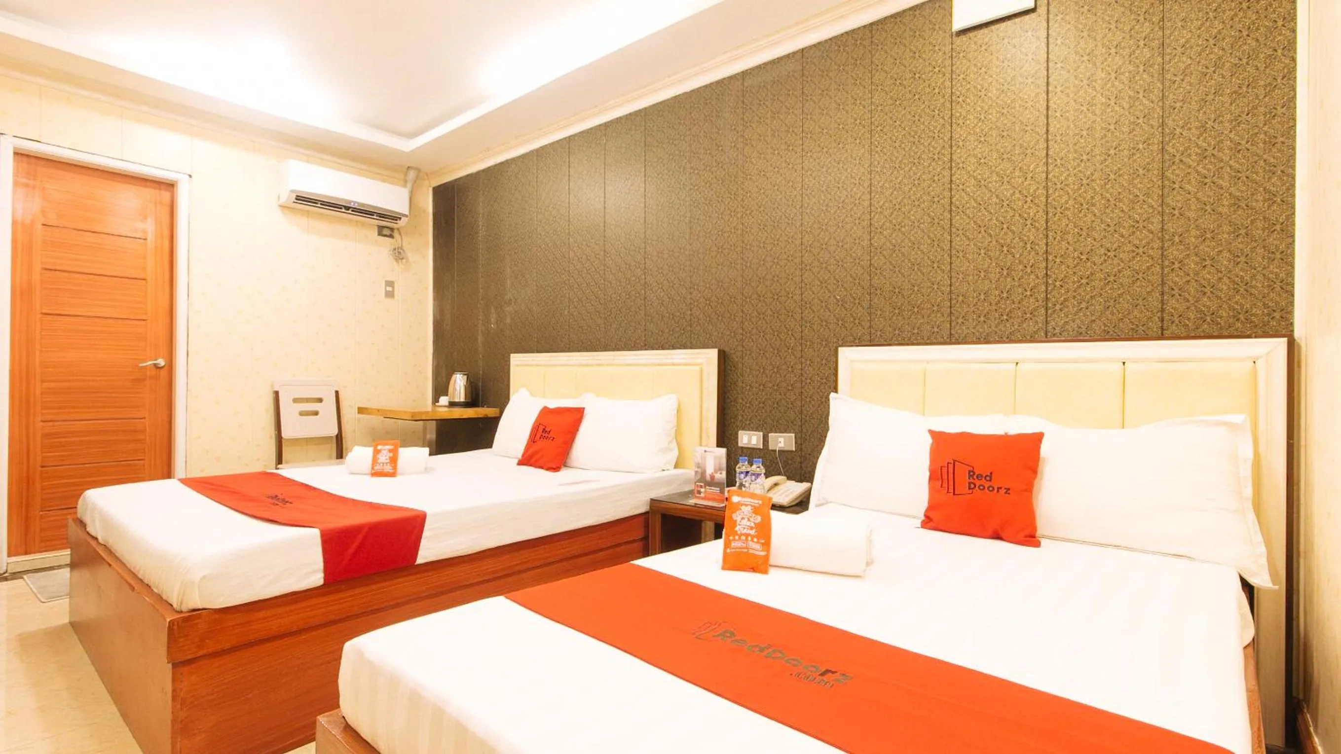 Photo of the whole room, Bed in RedDoorz Plus Winter Benitez Cubao