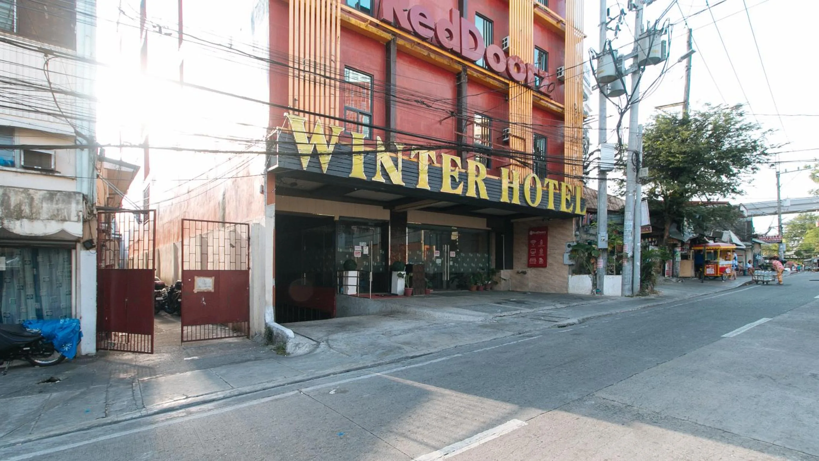 Property building in RedDoorz Plus Winter Benitez Cubao