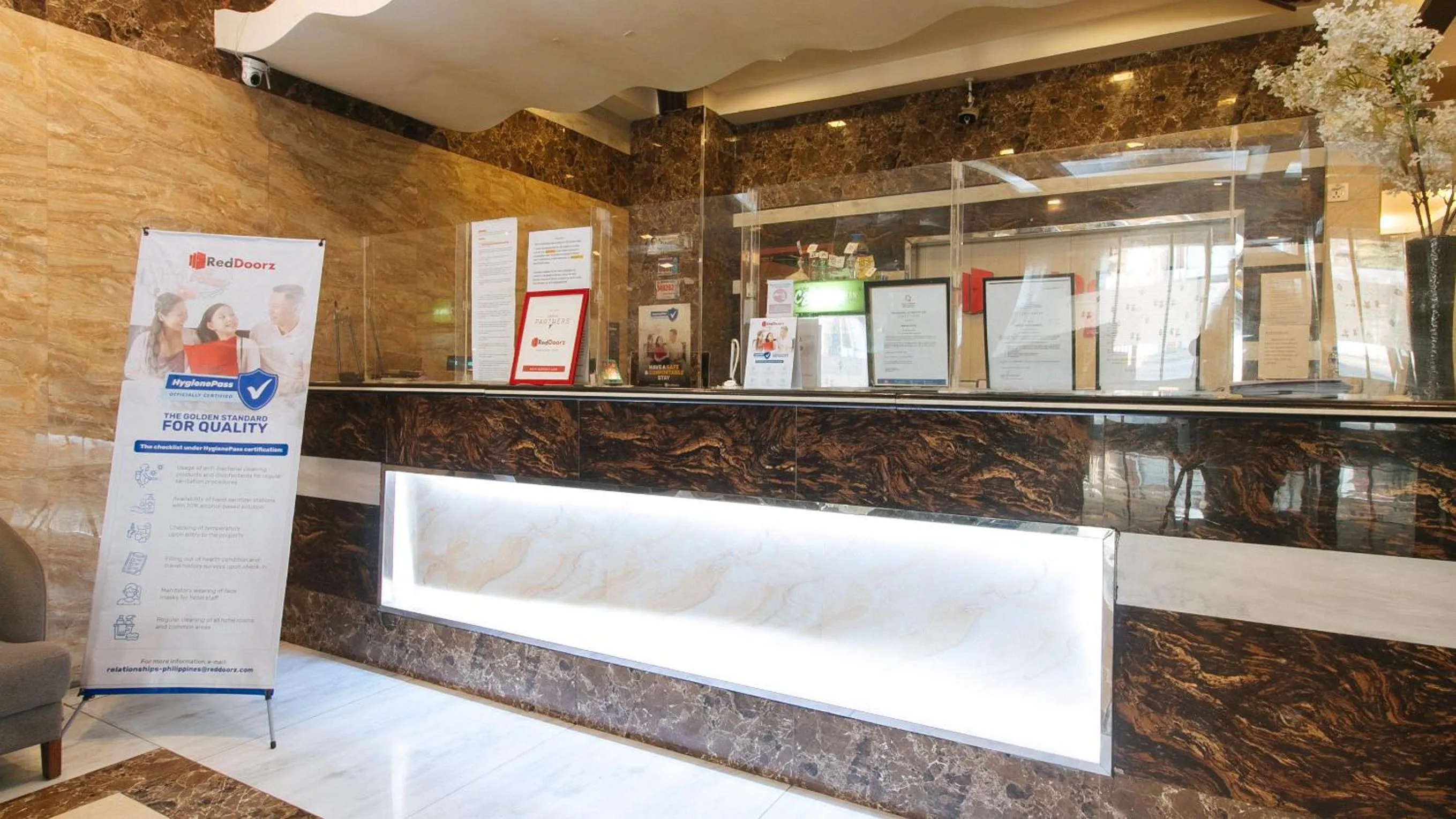 Lobby or reception in RedDoorz Plus Winter Benitez Cubao