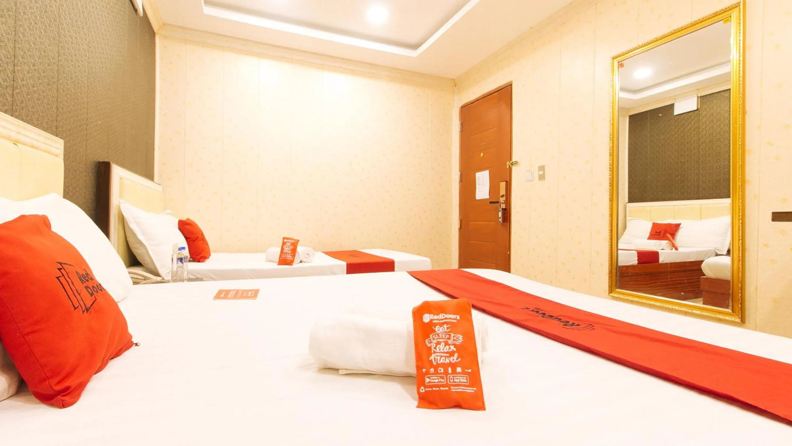 Photo of the whole room, Bed in RedDoorz Plus Winter Benitez Cubao