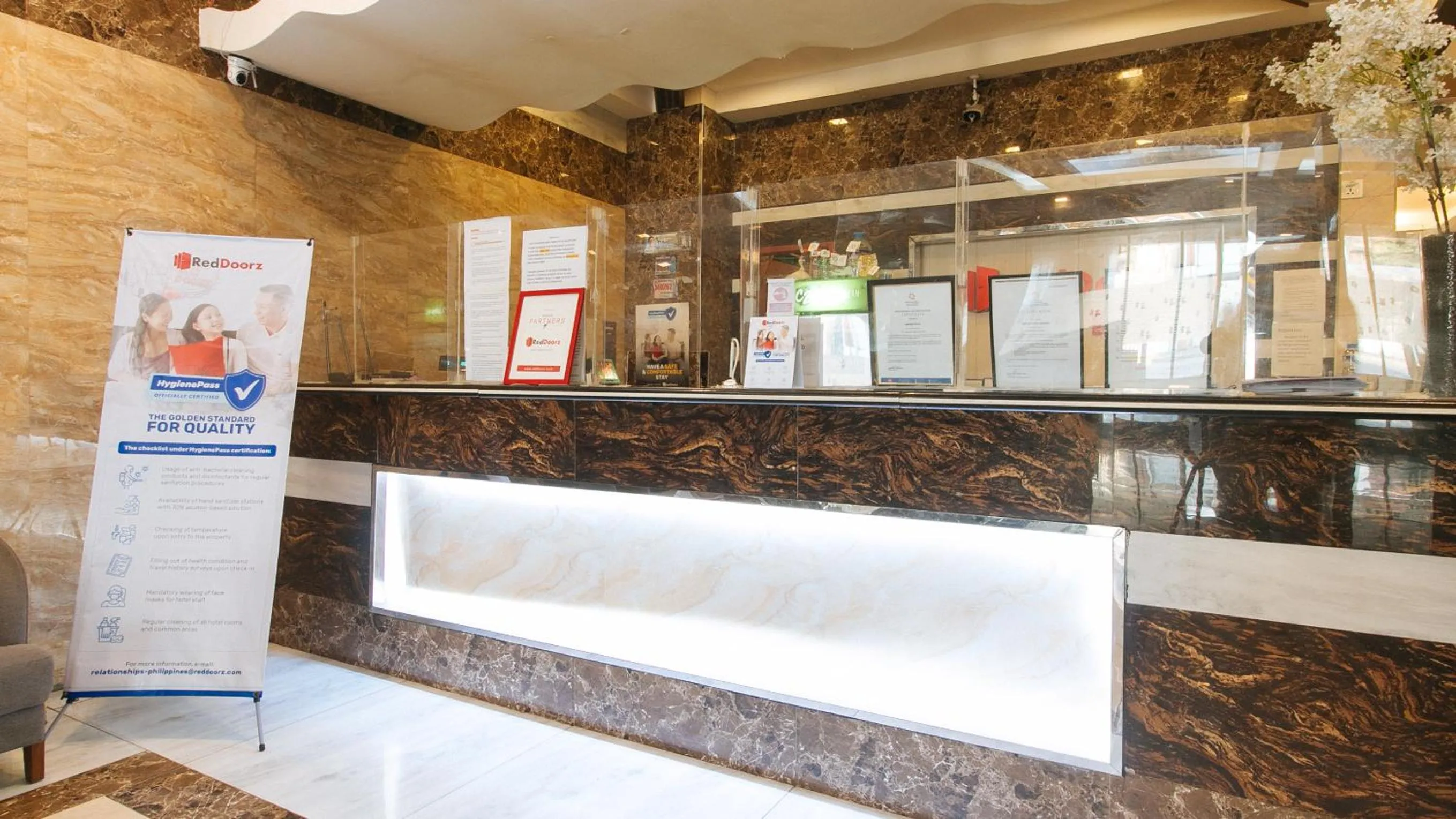 Lobby or reception in RedDoorz Plus Winter Benitez Cubao