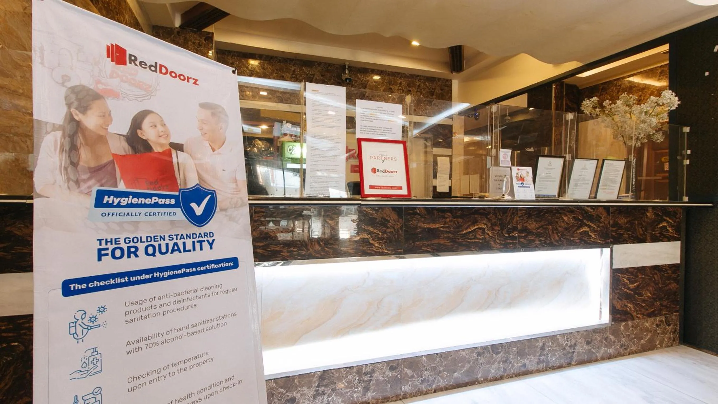 Lobby or reception in RedDoorz Plus Winter Benitez Cubao