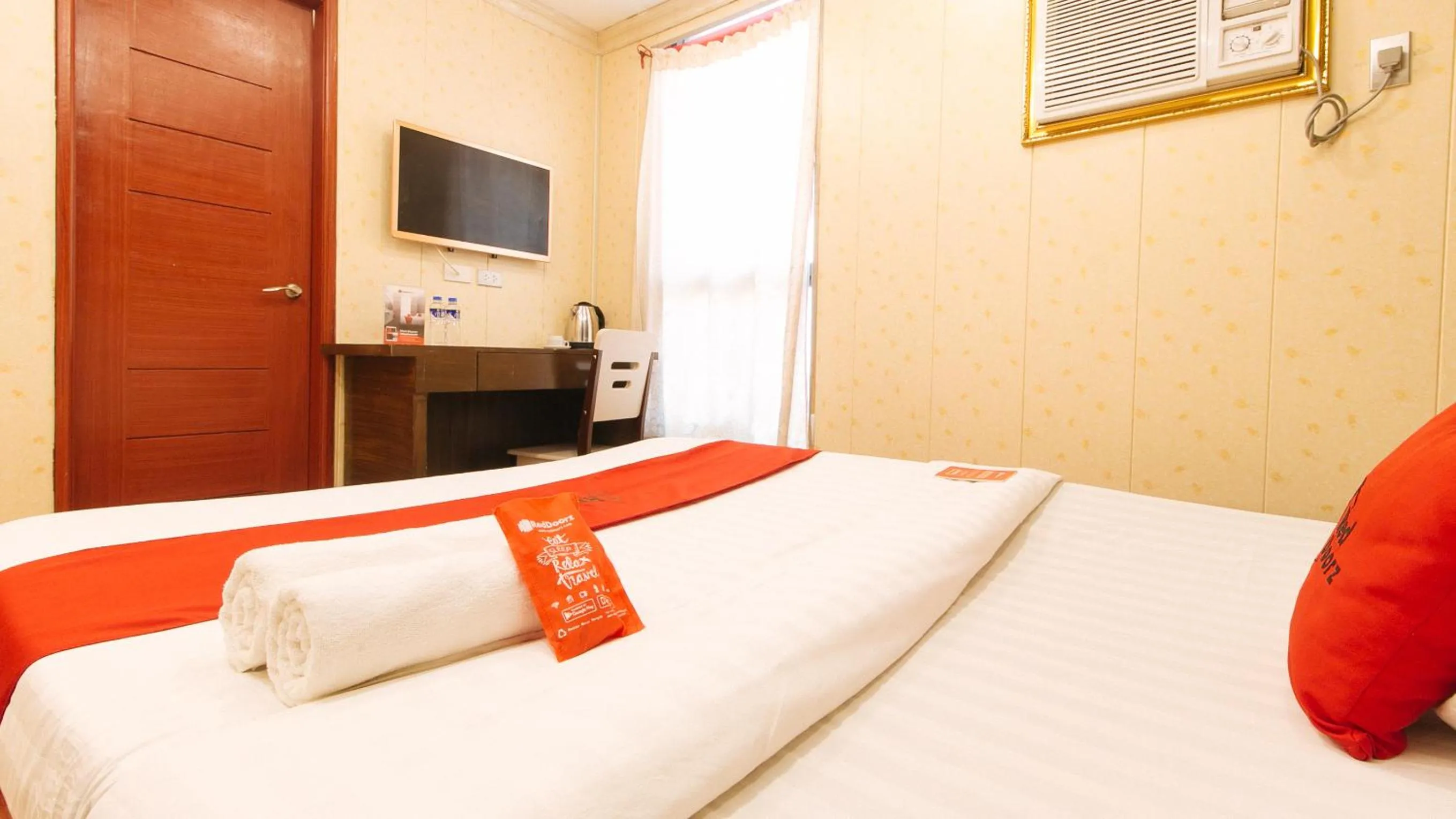 TV and multimedia, Bed in RedDoorz Plus Winter Benitez Cubao