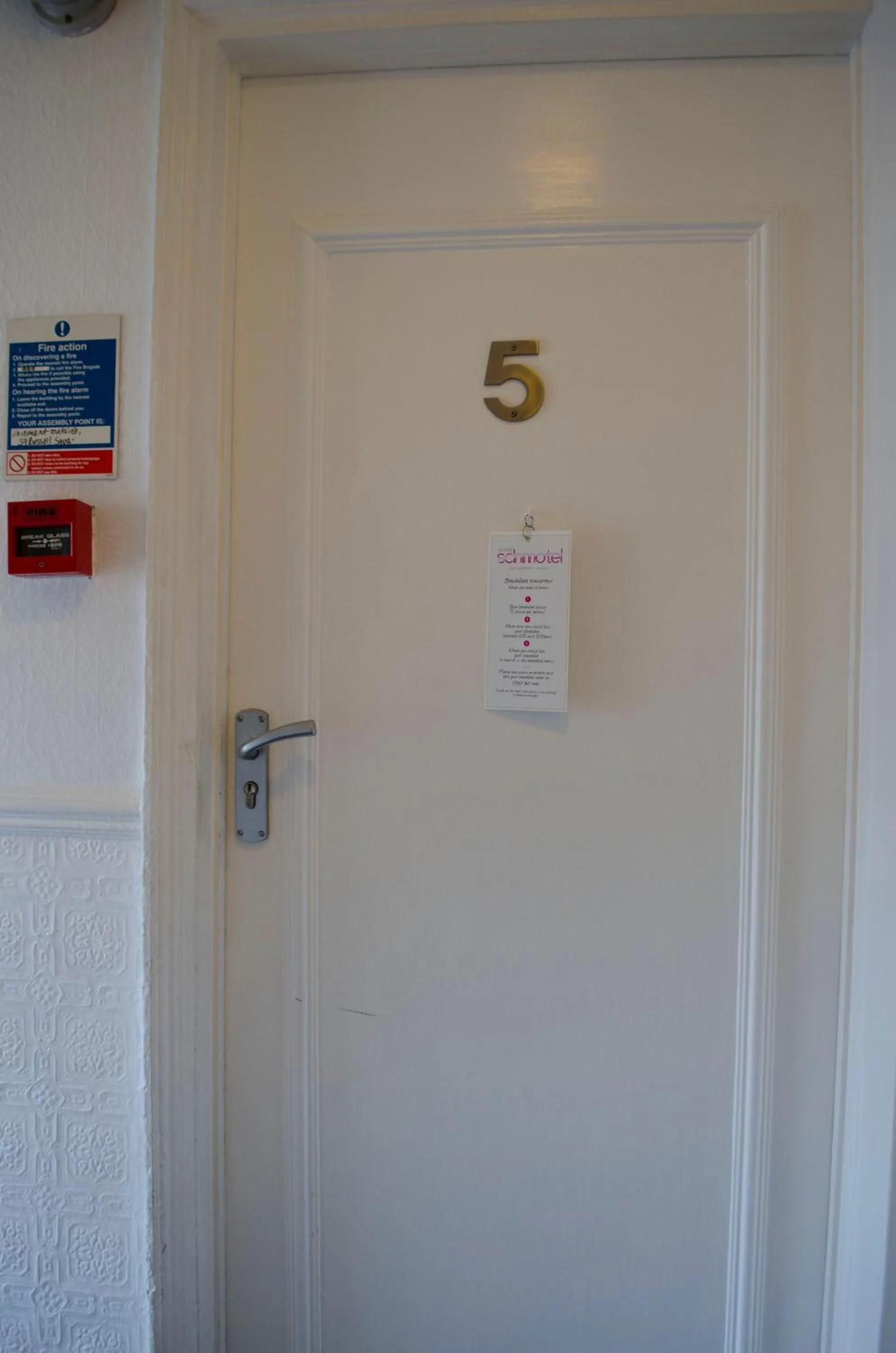 Logo/Certificate/Sign in Motel Schmotel