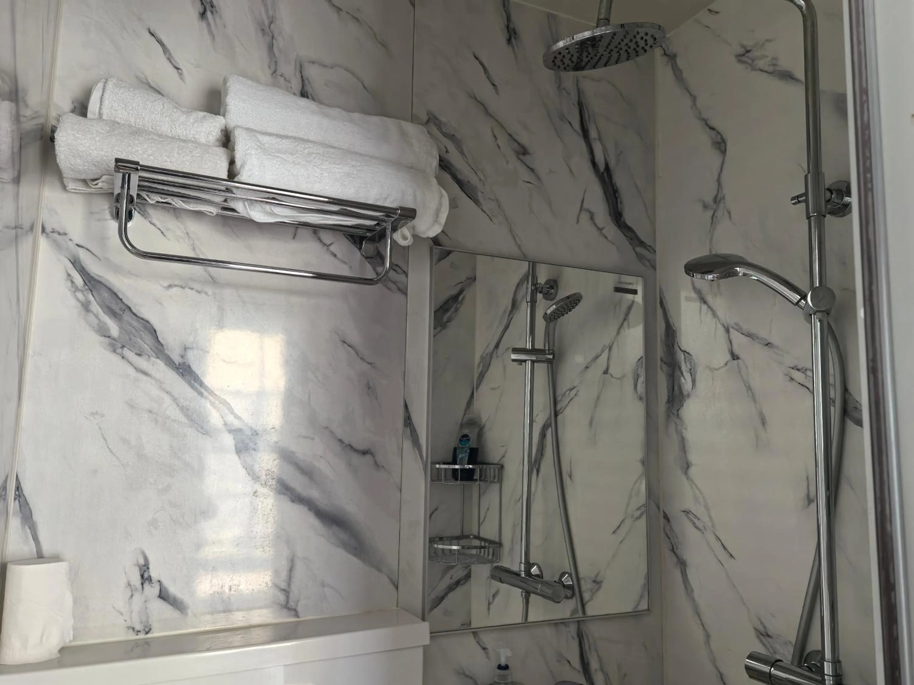 Bathroom in Motel Schmotel