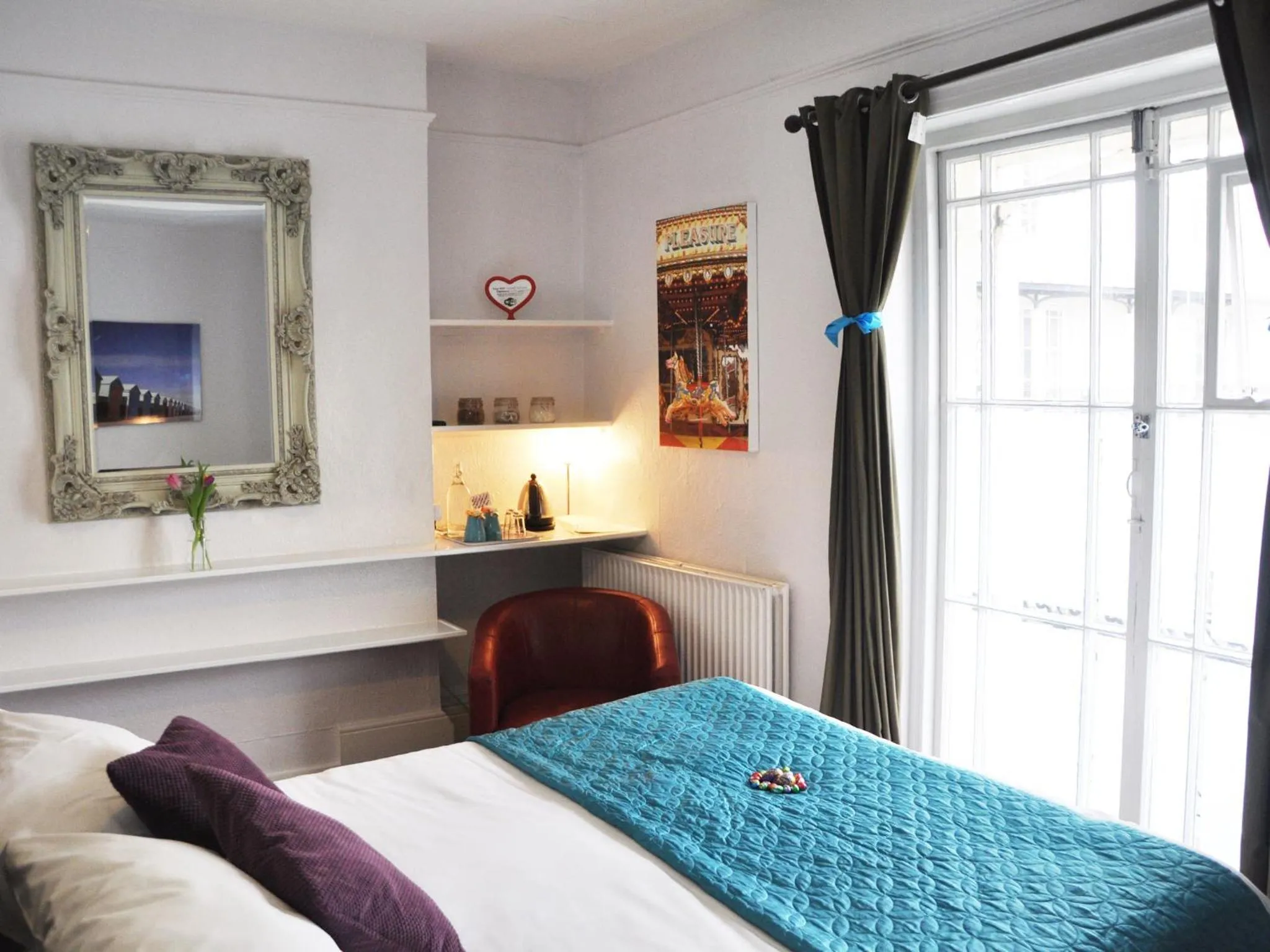 Bed in Motel Schmotel