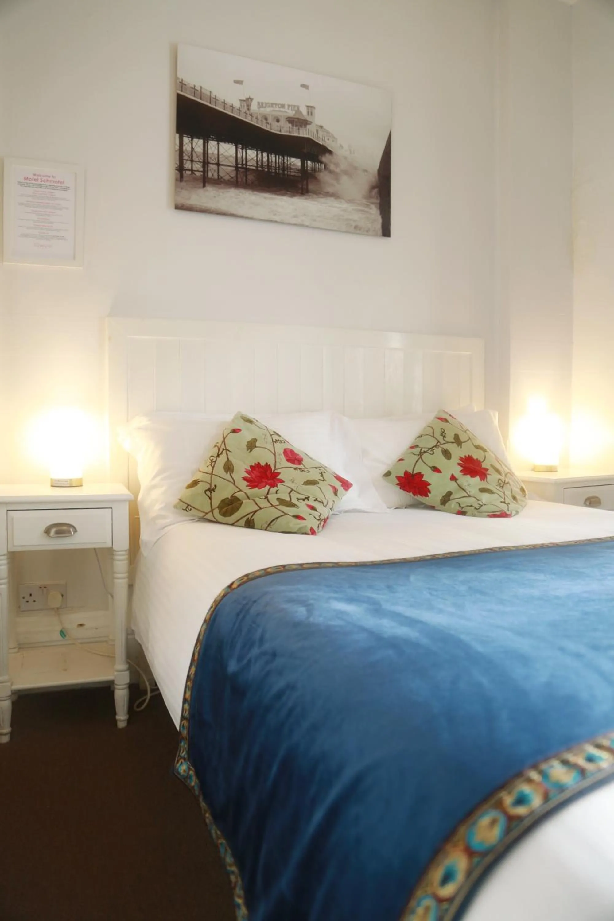 Bed in Motel Schmotel