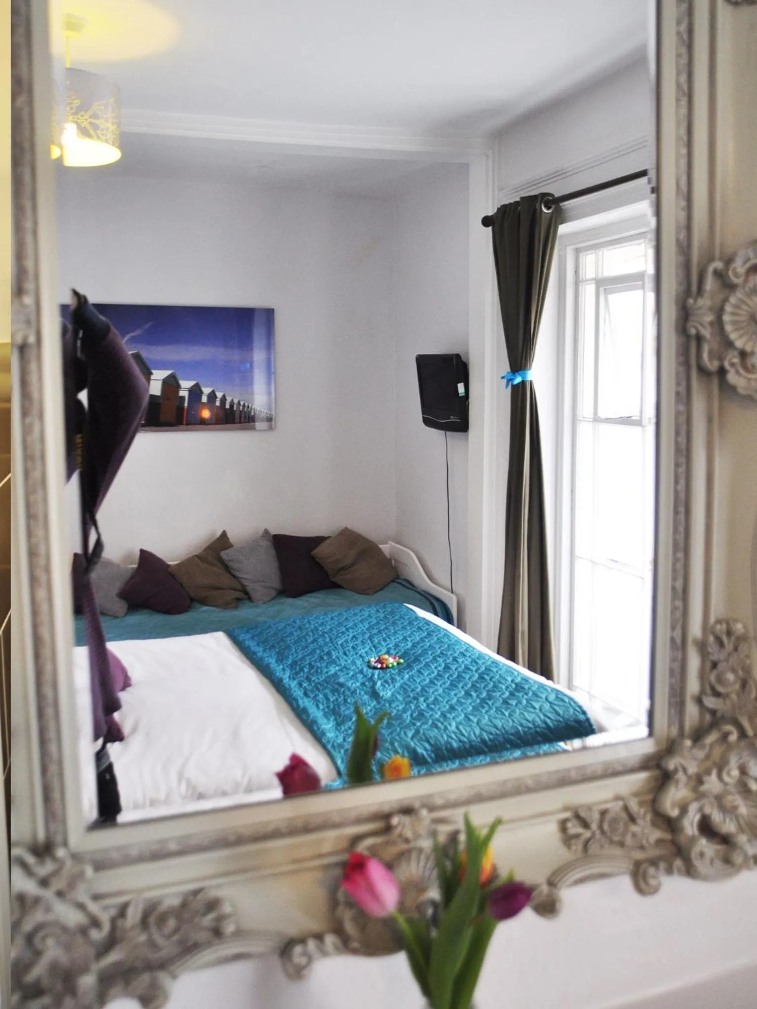 Bedroom, Bed in Motel Schmotel