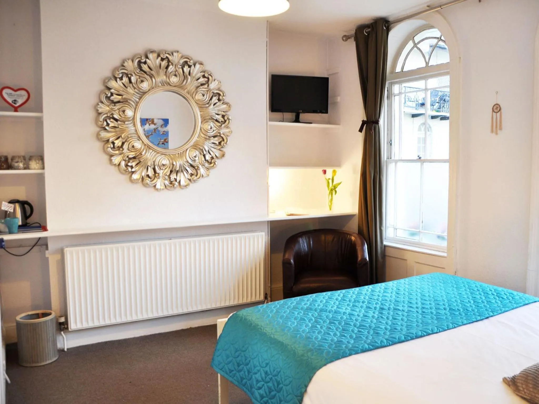 Bedroom, Bed in Motel Schmotel