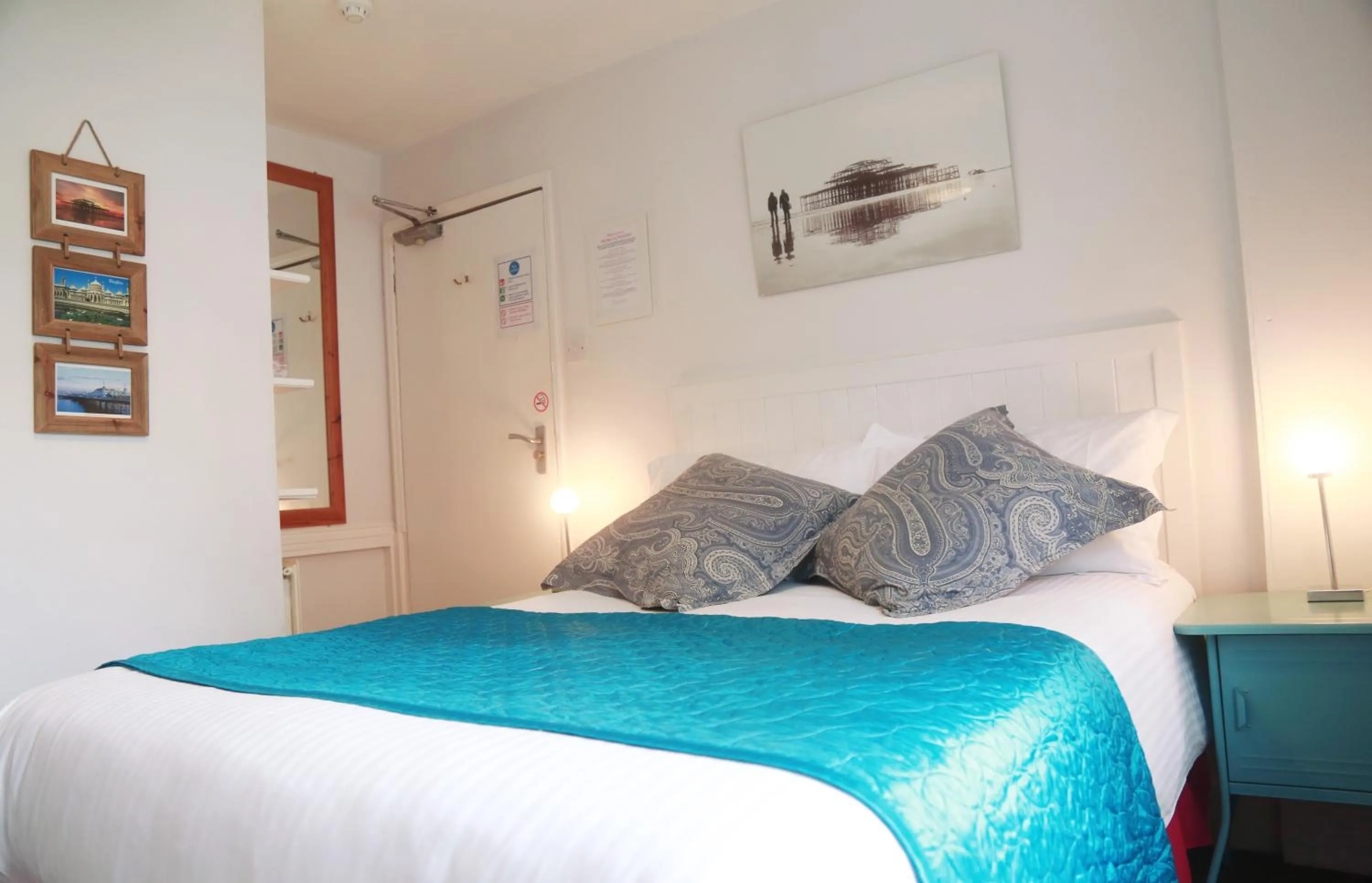 Bed in Motel Schmotel