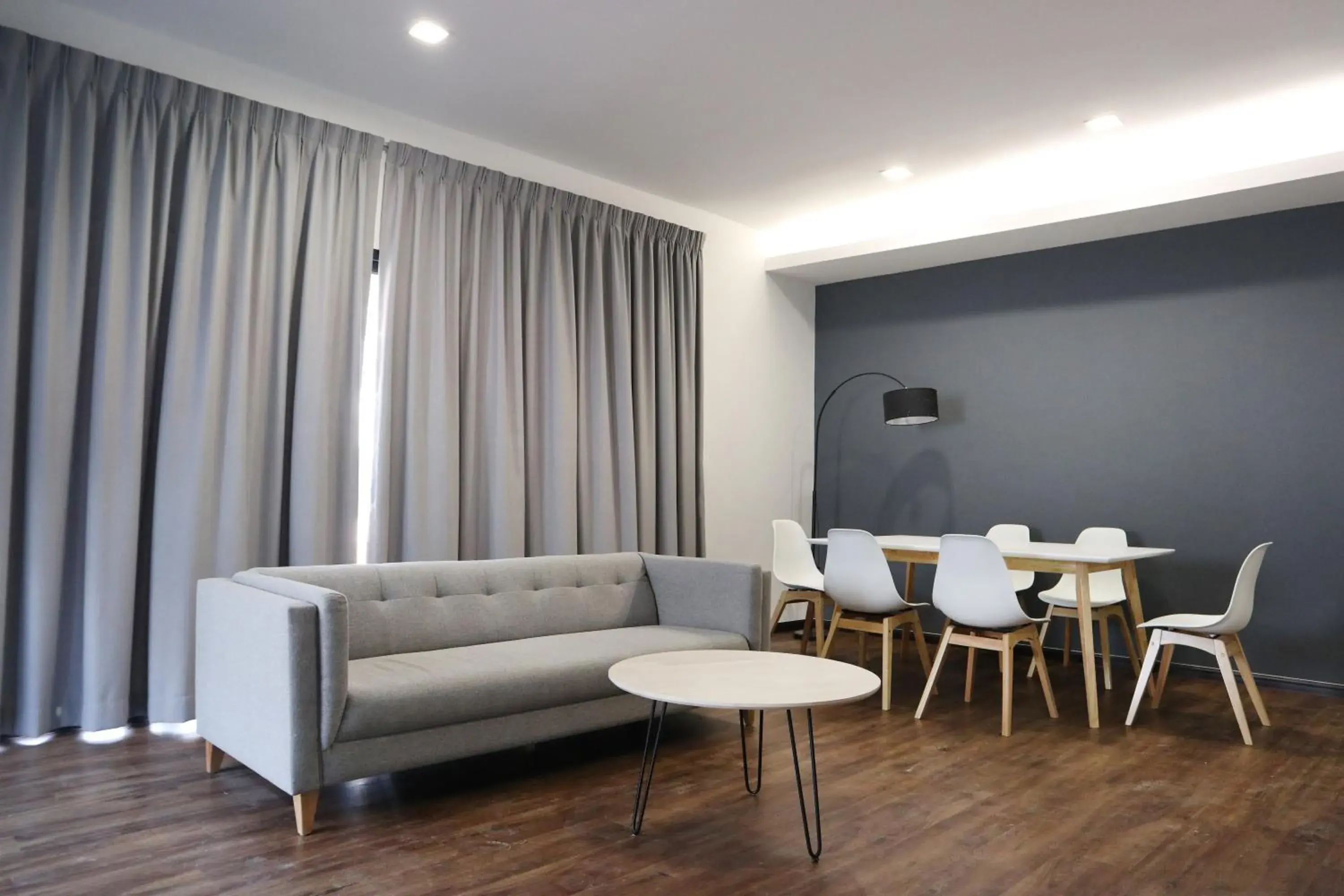 Two-Bedroom Townhouse in Roxy Sematan Villa & Townhouse Two-Bedroom Townhouse in Roxy Sematan Villa & Townhouse