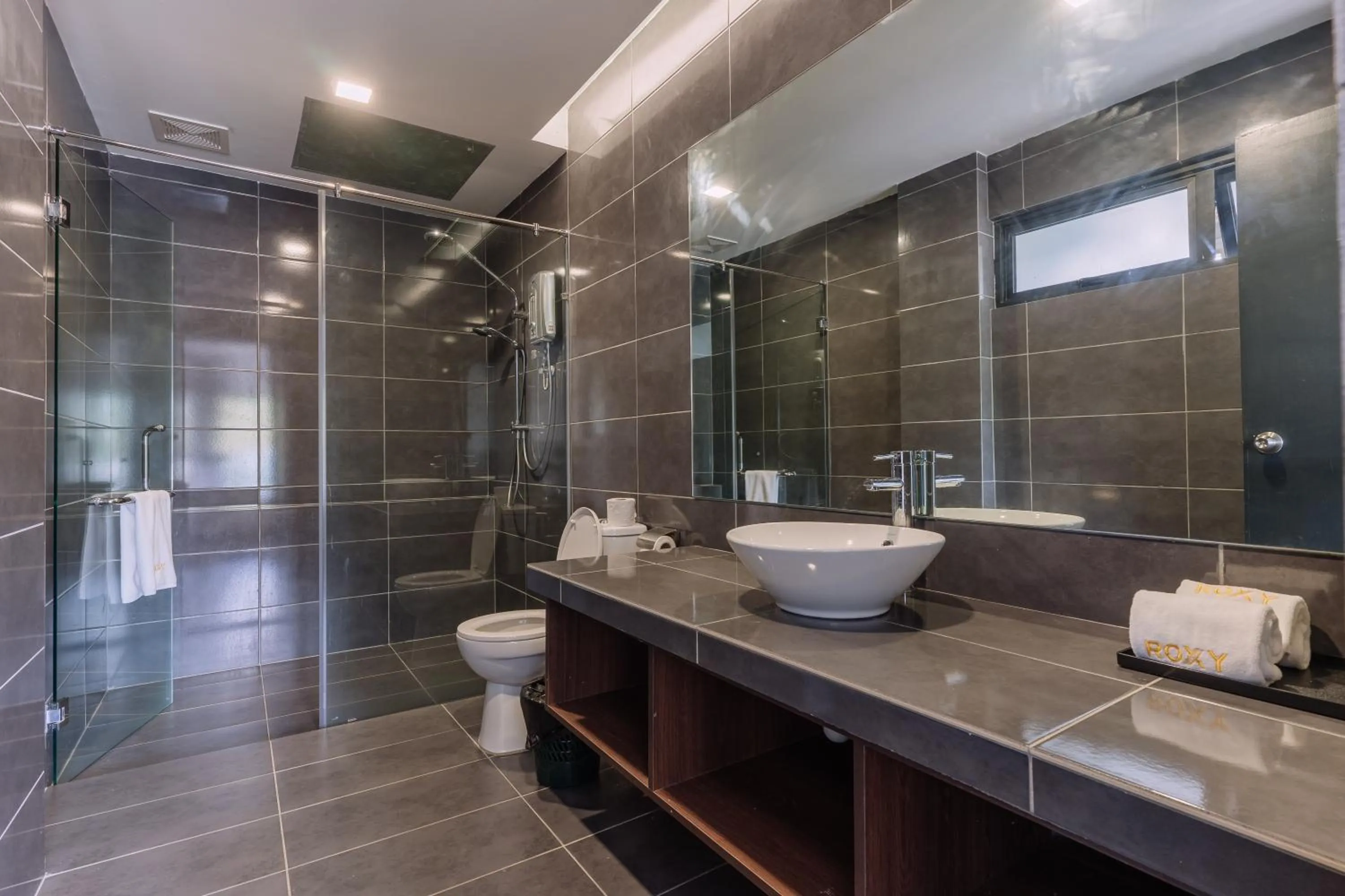 Bathroom in Roxy Sematan Villa & Townhouse