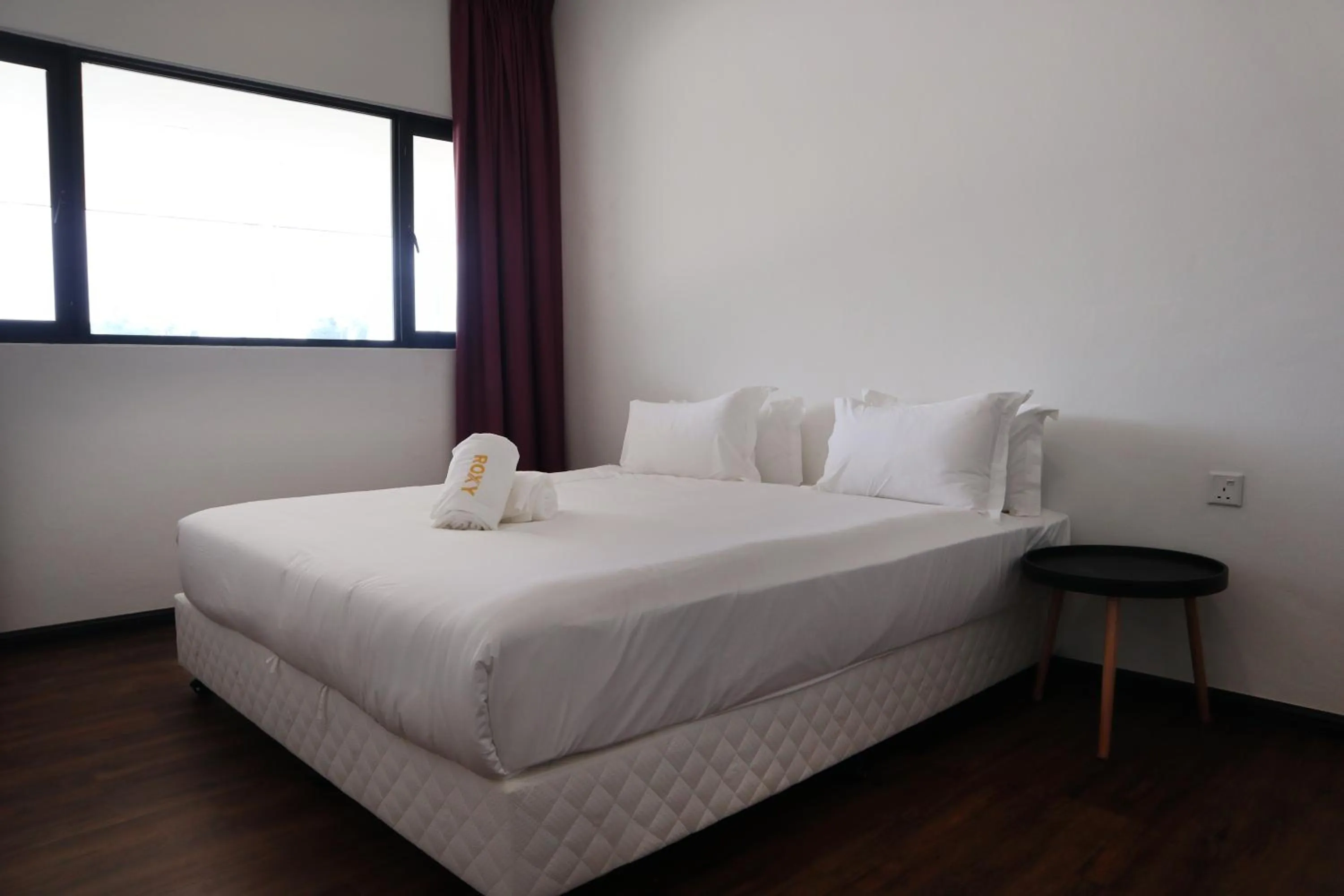 cot, Bed in Roxy Sematan Villa & Townhouse