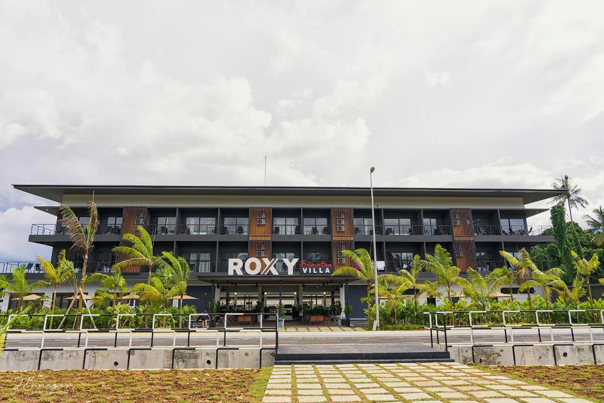 Roxy Sematan Villa & Townhouse