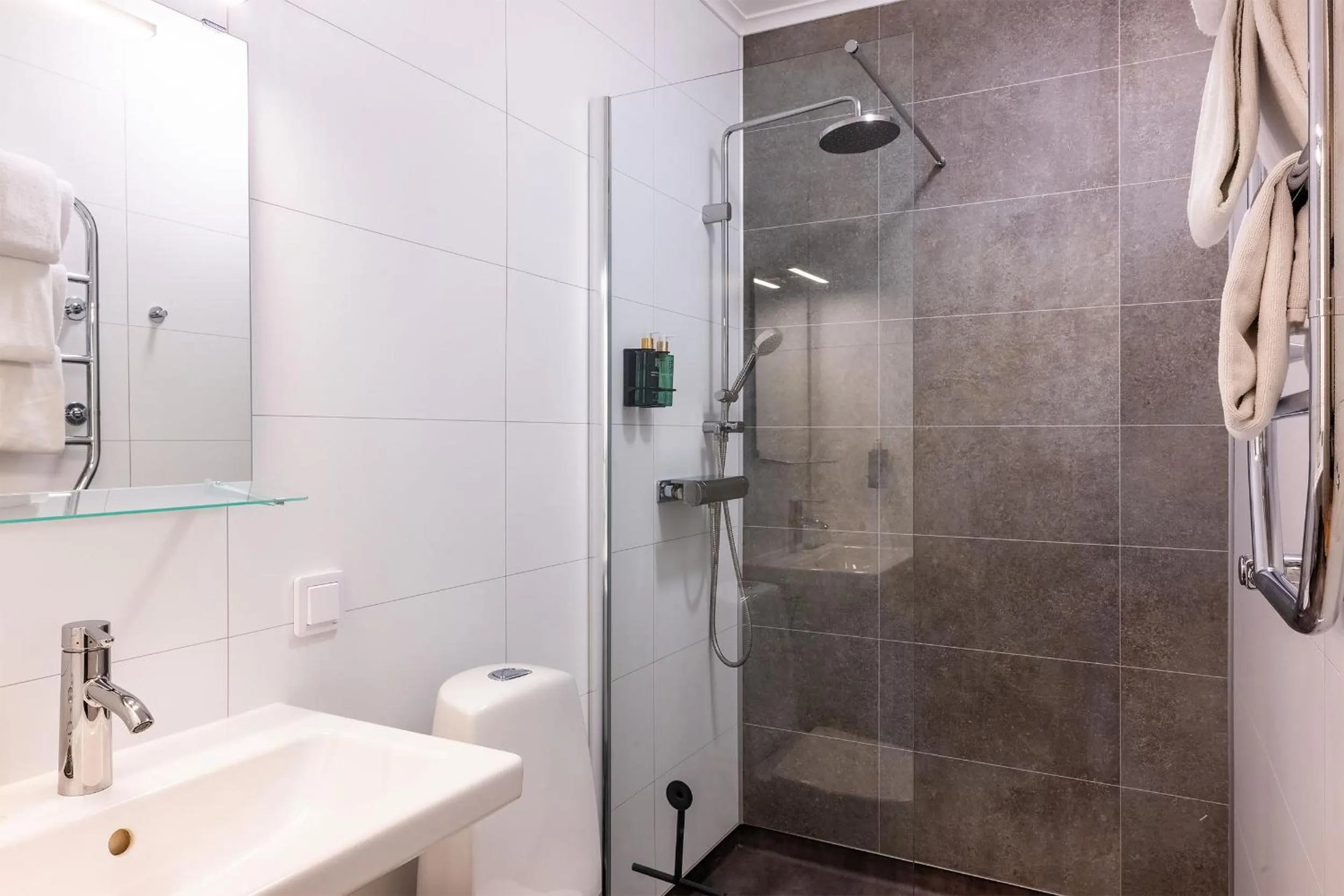 Shower in Hotel Statt Söderhamn by First Hotels
