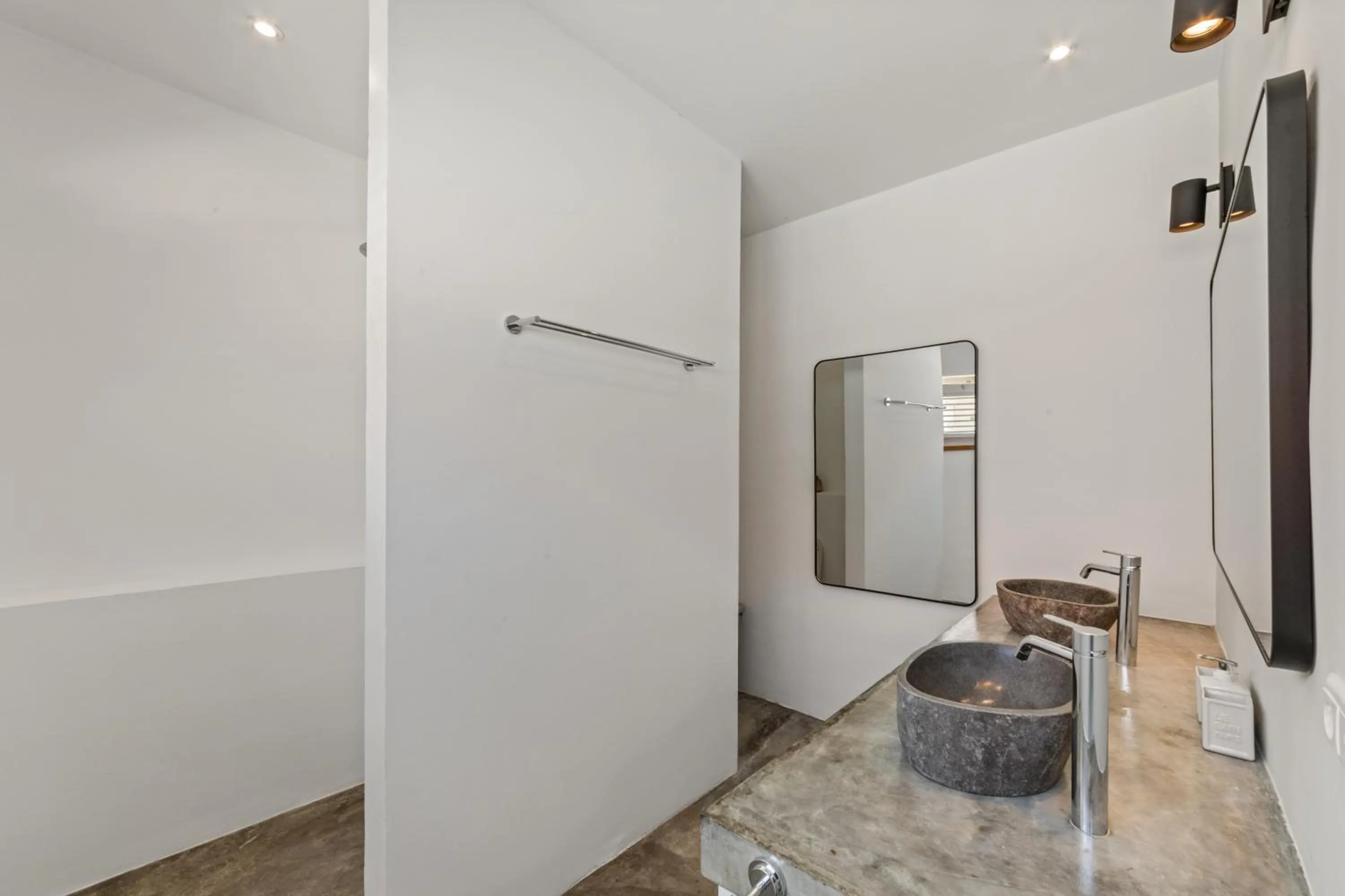 Shower in PM78 Boutique Apartments