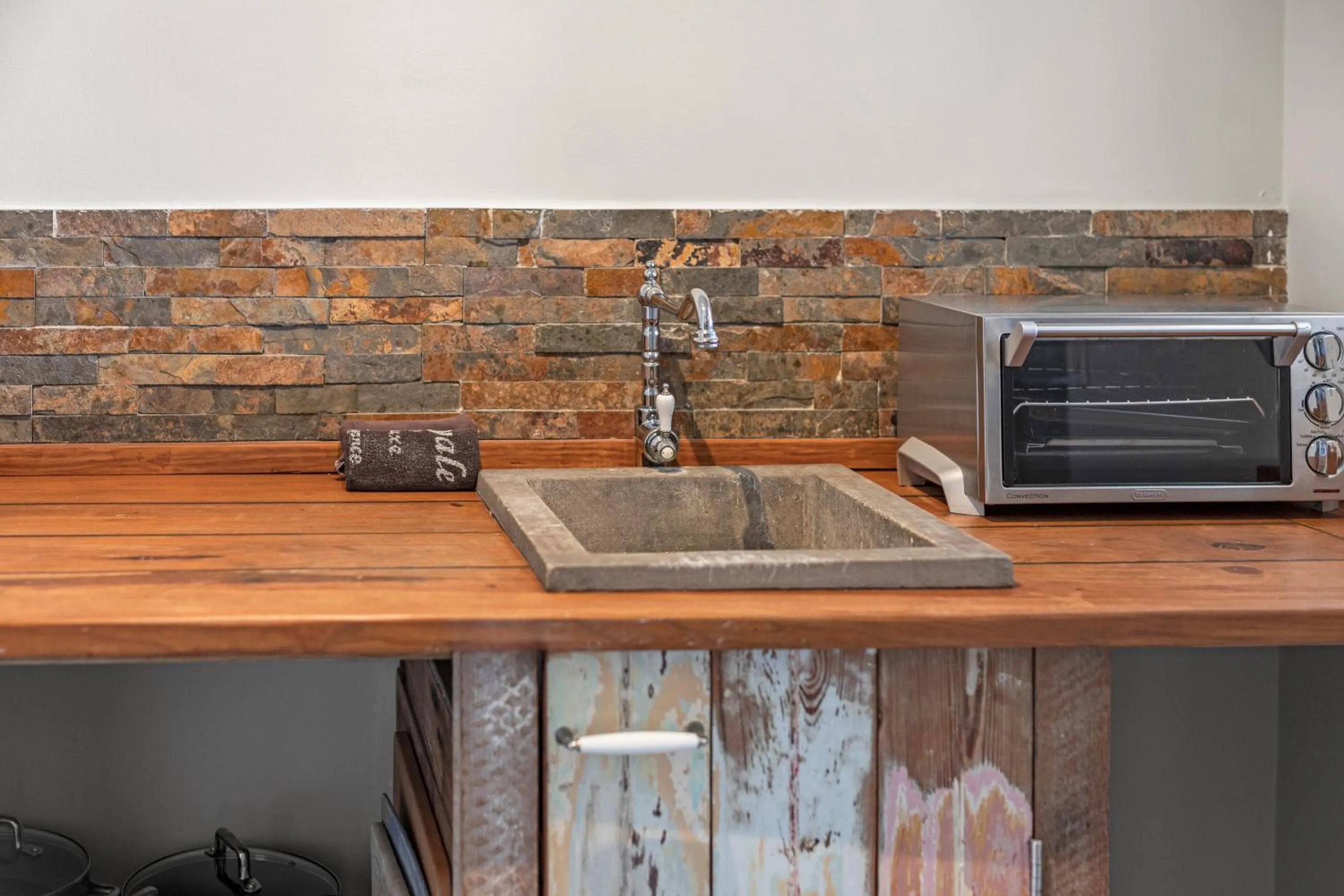 Kitchen or kitchenette in PM78 Boutique Apartments