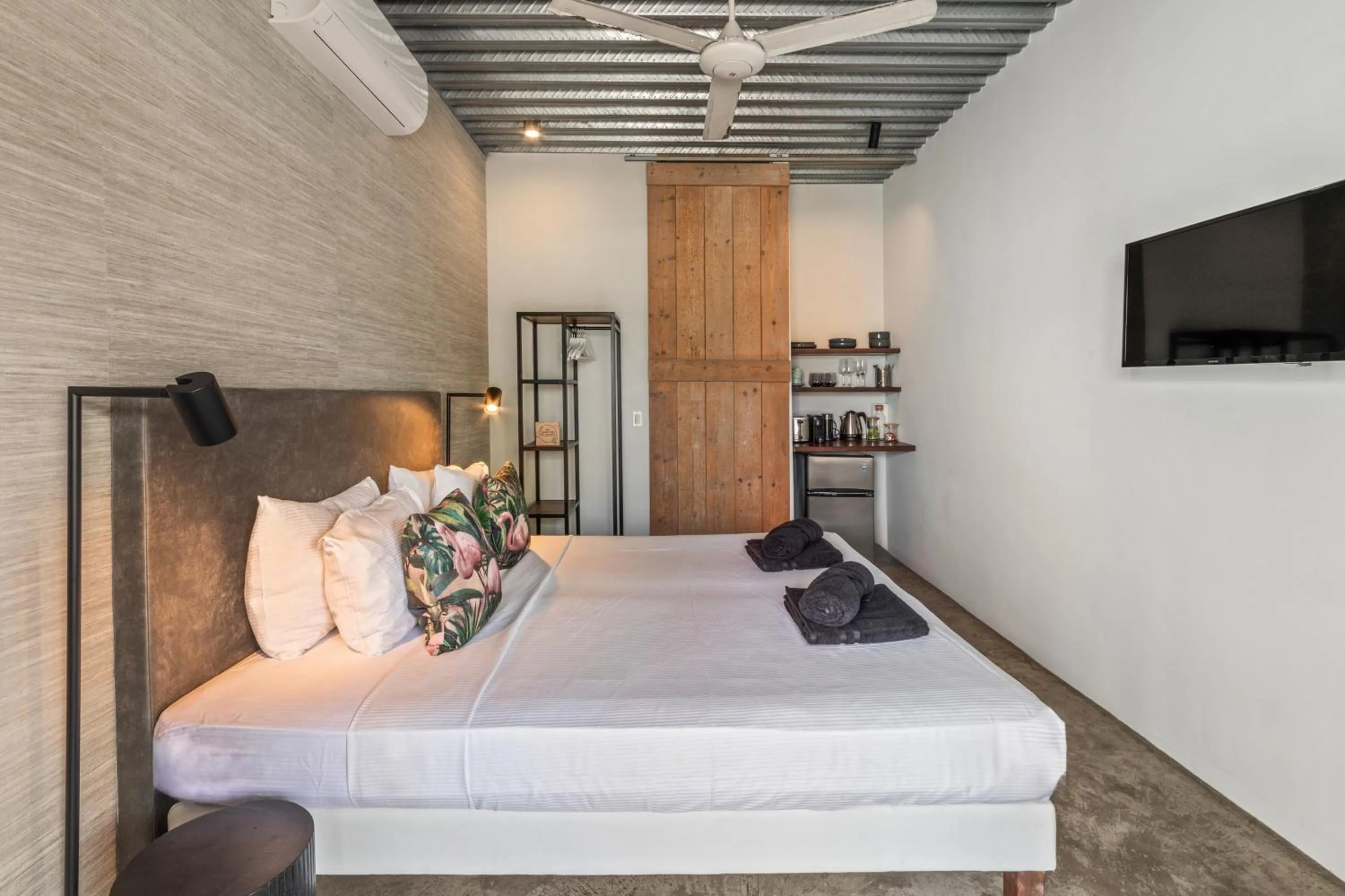 Coffee/tea facilities, Bed in PM78 Boutique Apartments