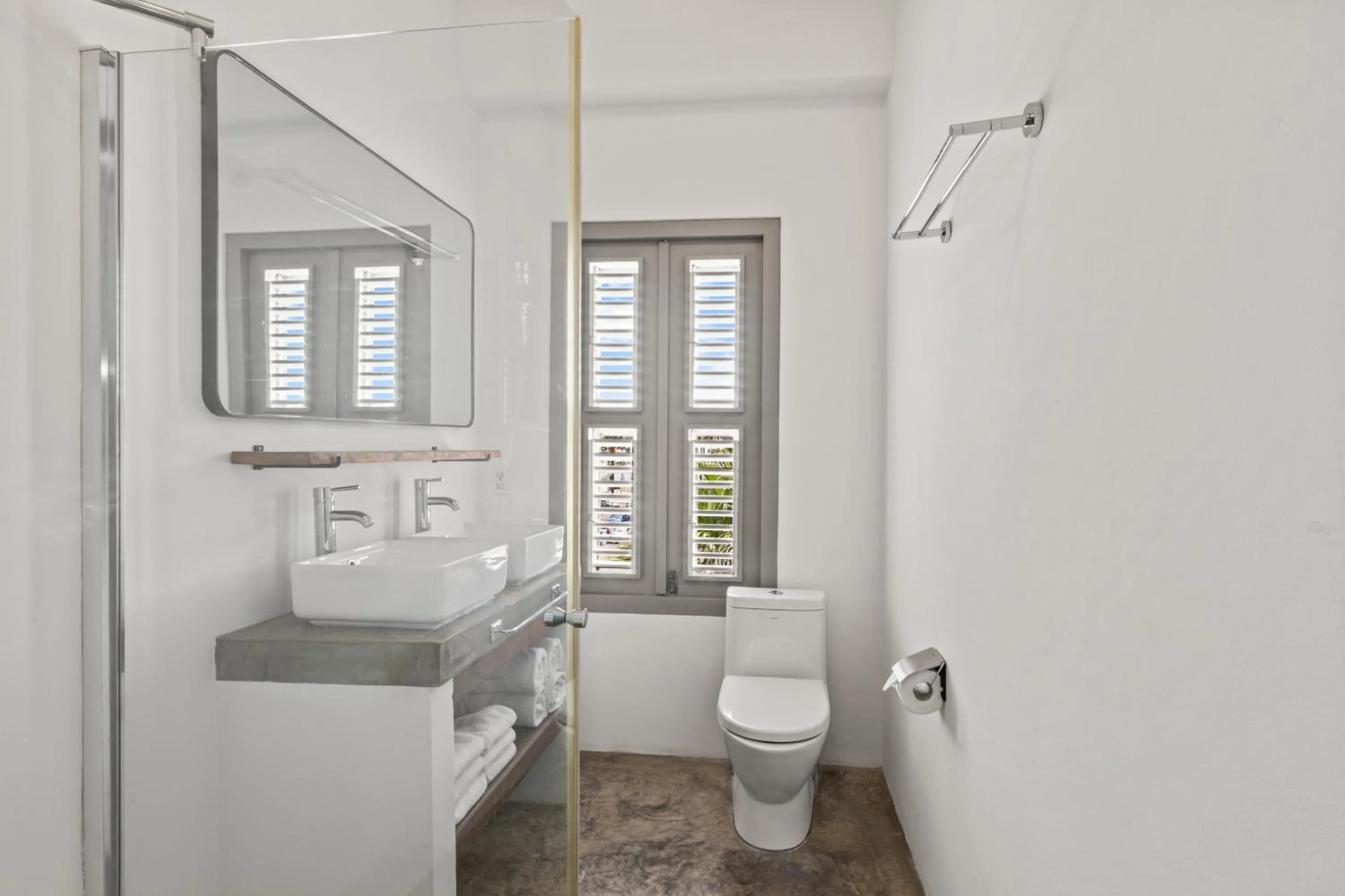 Shower in PM78 Boutique Apartments