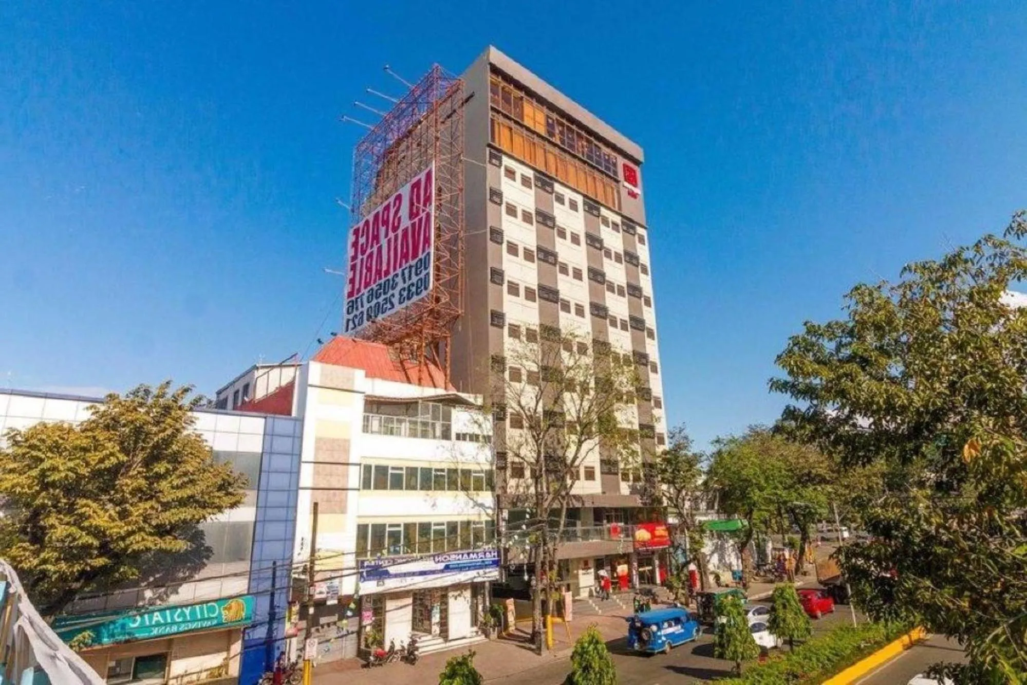 Property building in RedDoorz Plus @ Jones Avenue Cebu