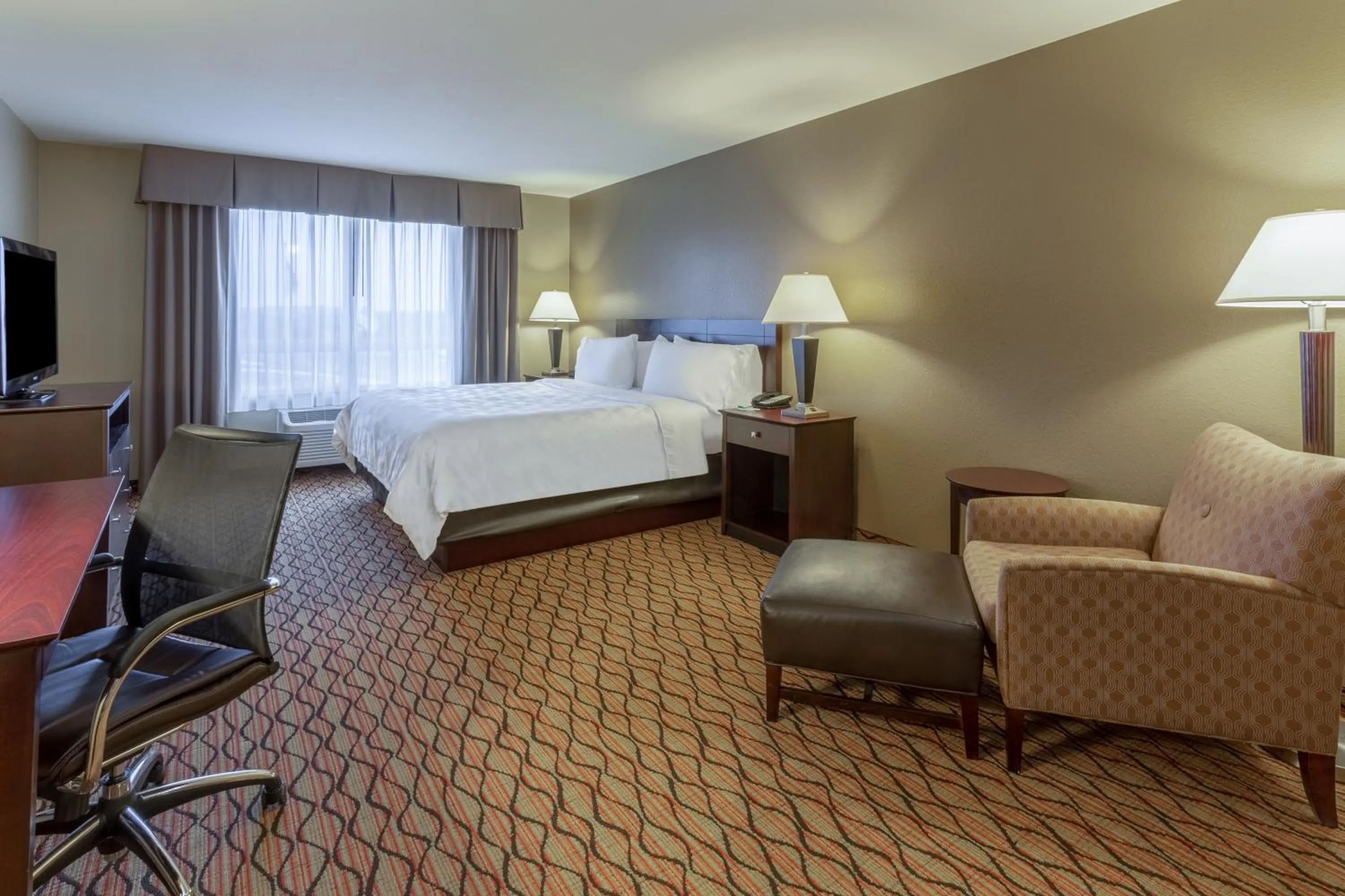Bed in Holiday Inn Eau Claire South I-94 by IHG