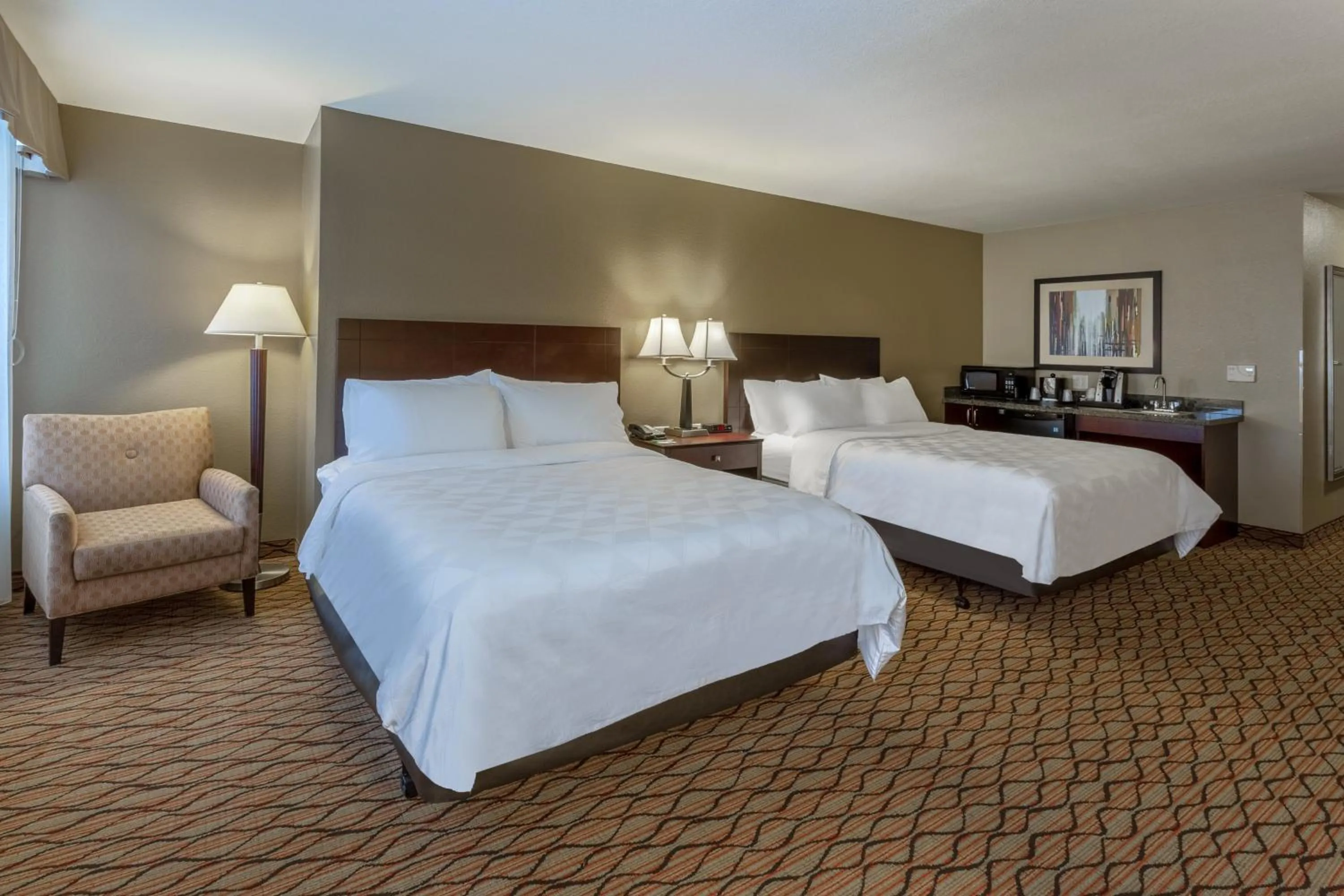 Photo of the whole room, Bed in Holiday Inn Eau Claire South I-94 by IHG