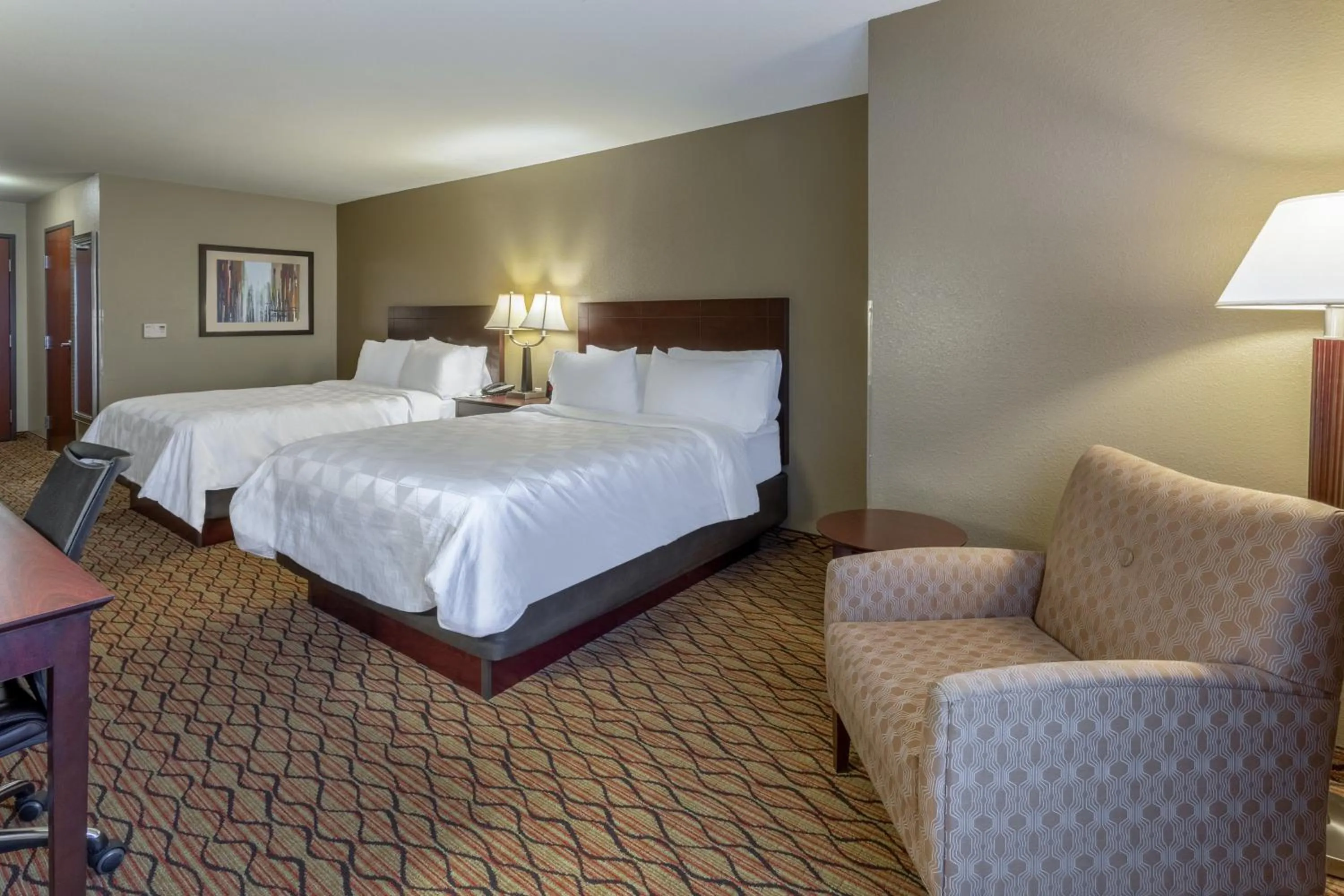 Photo of the whole room, Bed in Holiday Inn Eau Claire South I-94 by IHG