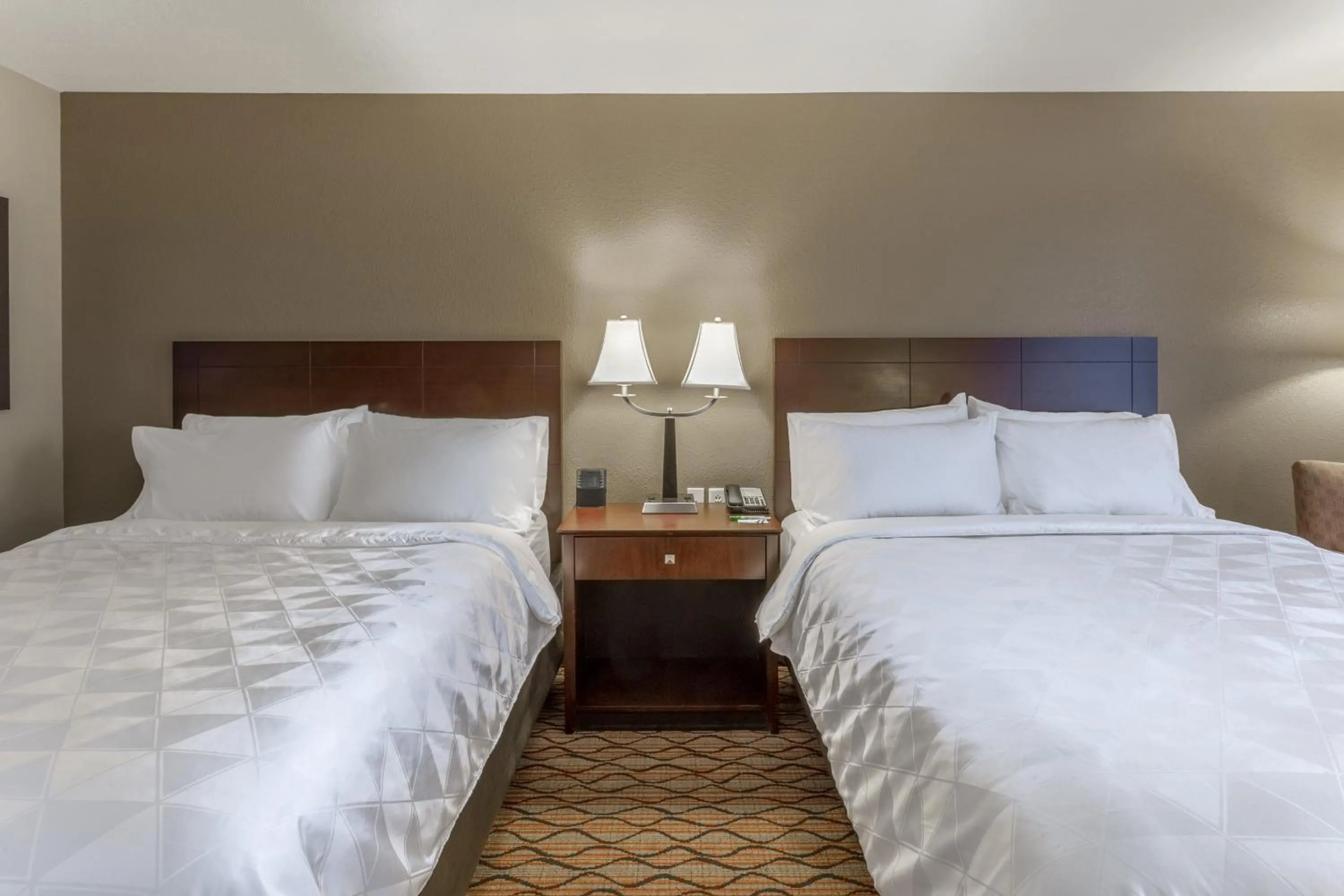 Photo of the whole room, Bed in Holiday Inn Eau Claire South I-94 by IHG