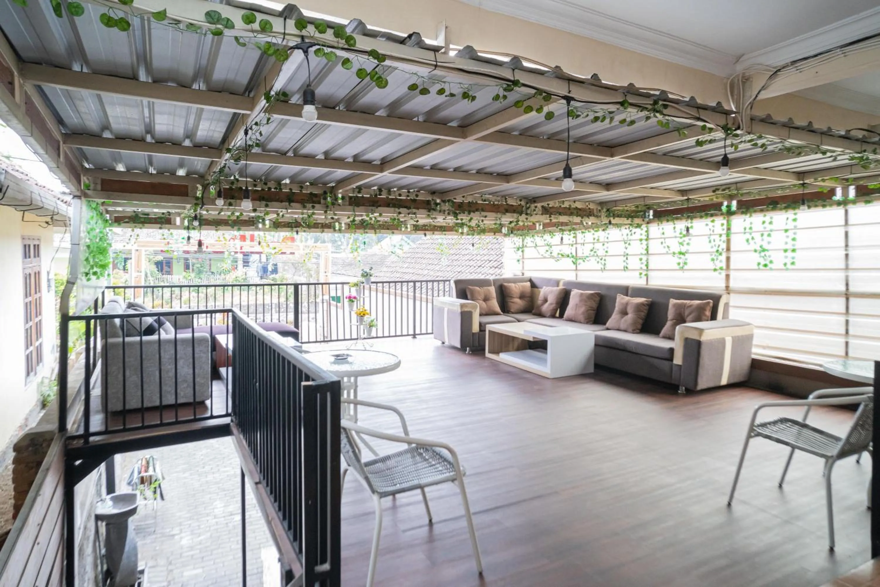 Seating area in RedDoorz At Villa Akbar 3