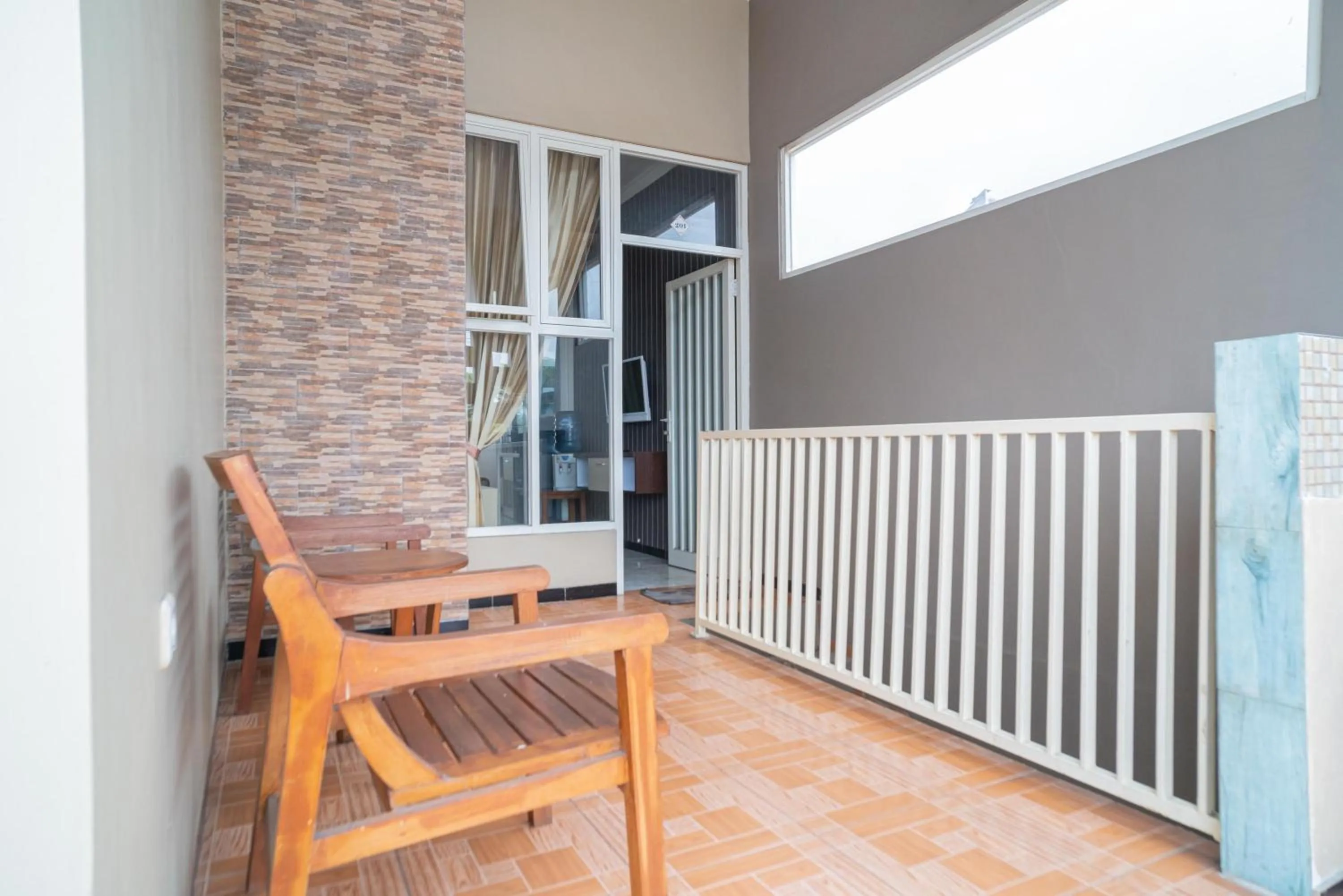 Seating area in RedDoorz At Villa Akbar 3