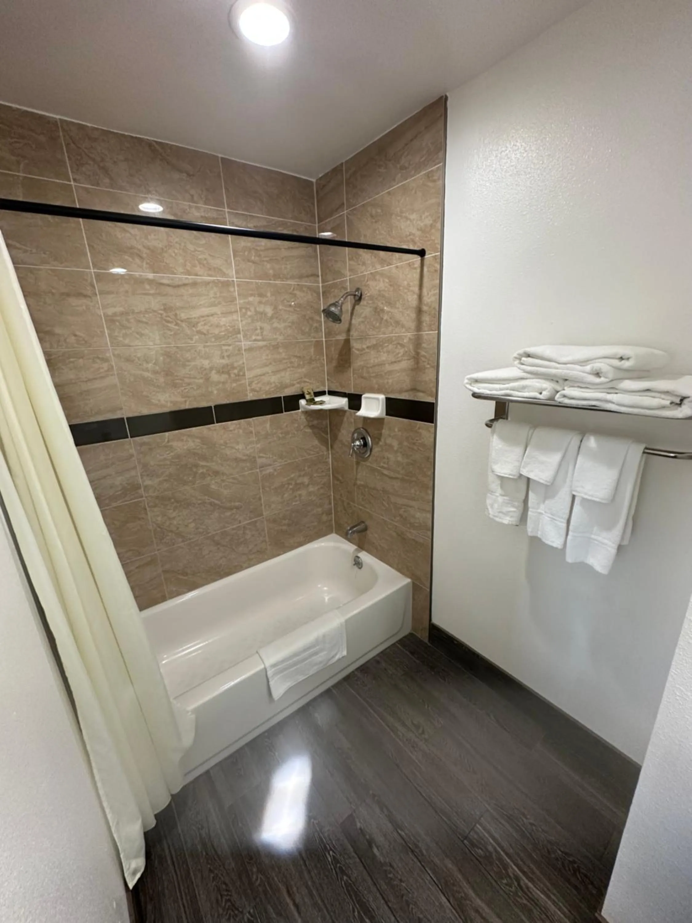 Town and Country Inn