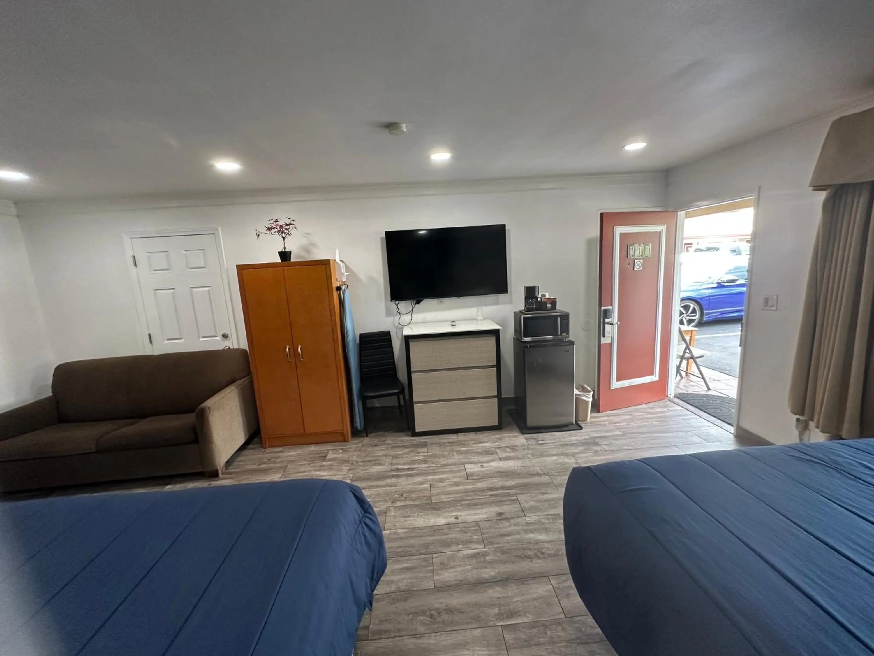 Town and Country Inn