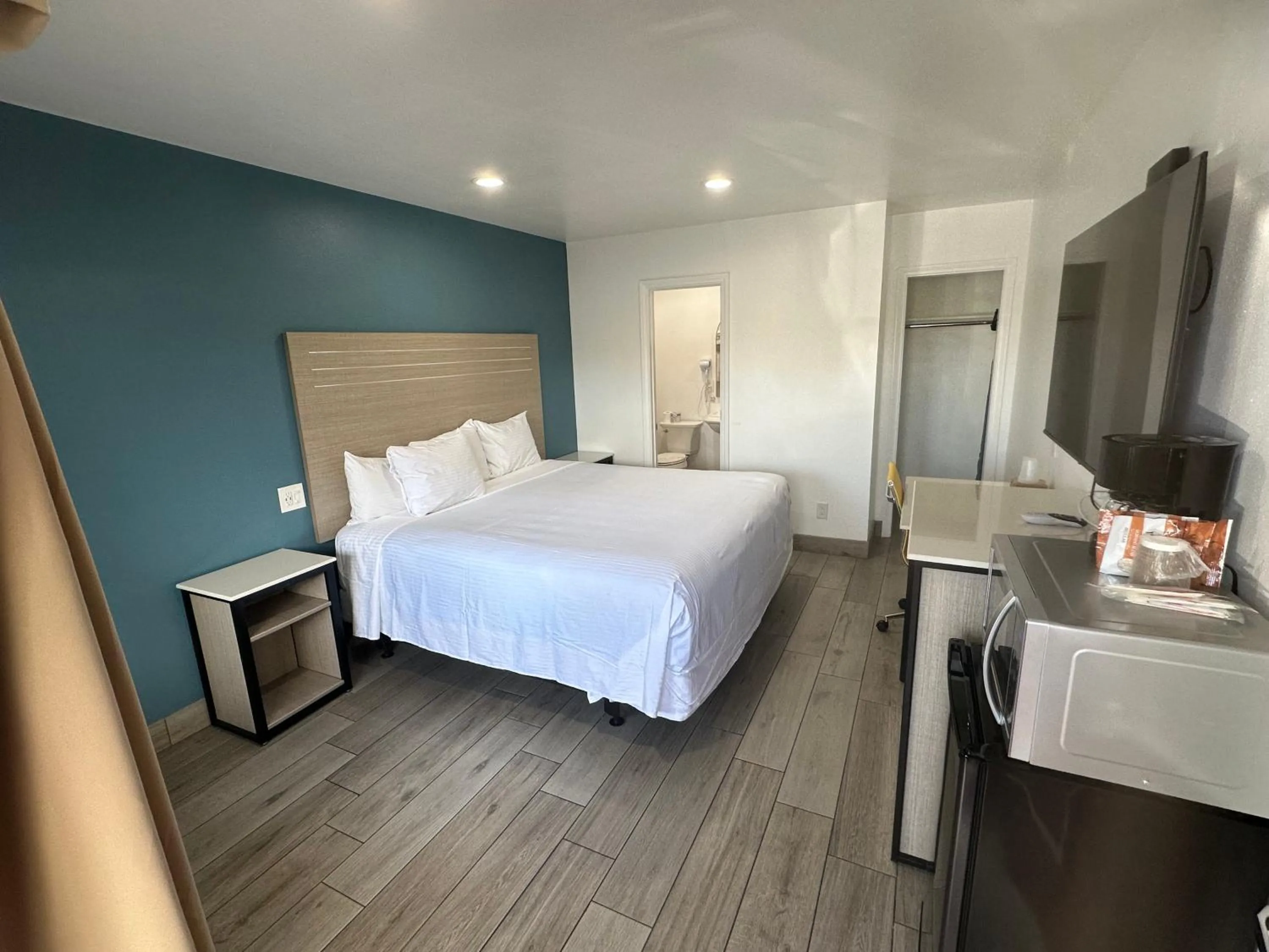 Bed in Town and Country Inn