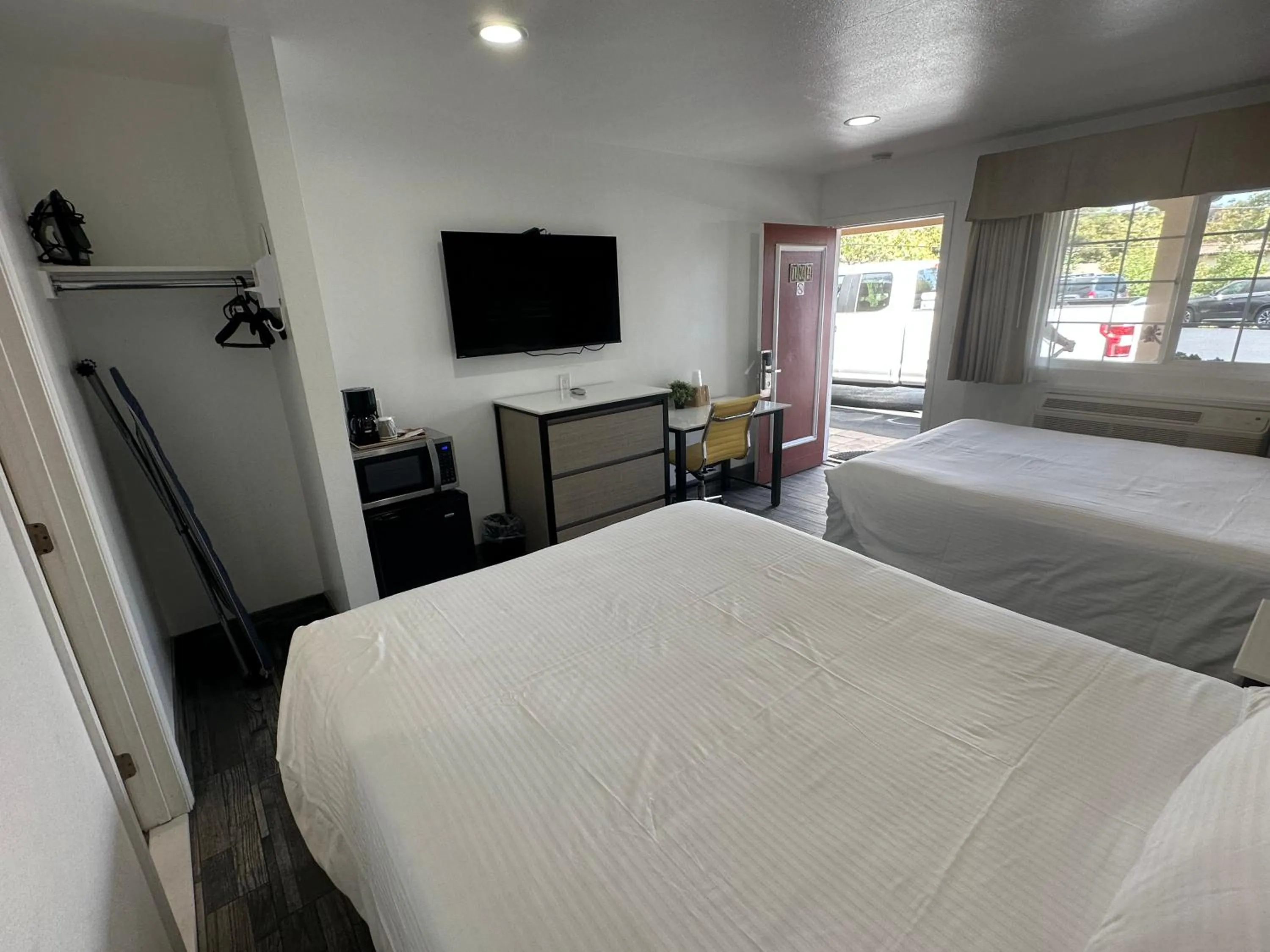 Bed in Town and Country Inn