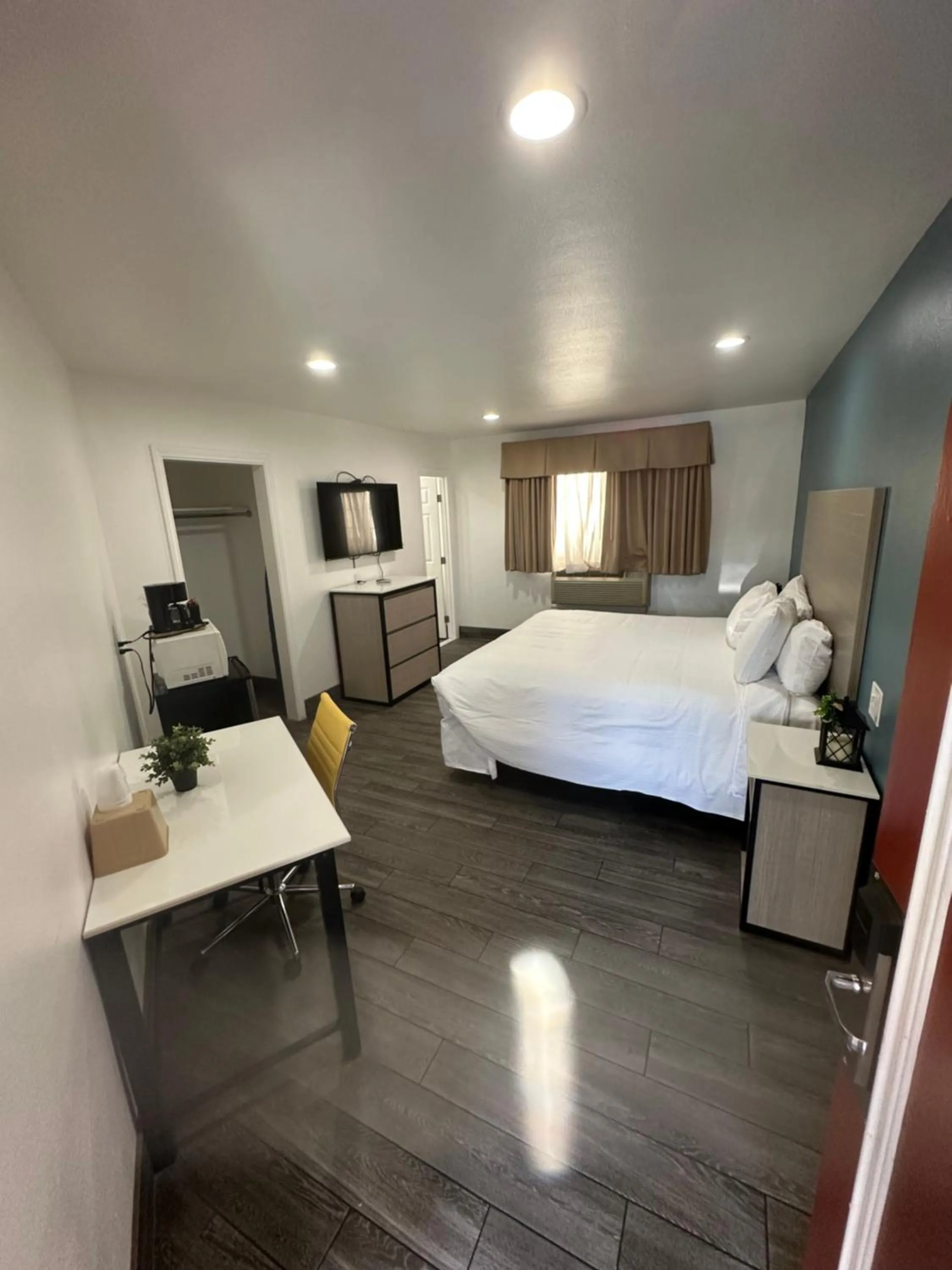 Bed in Town and Country Inn