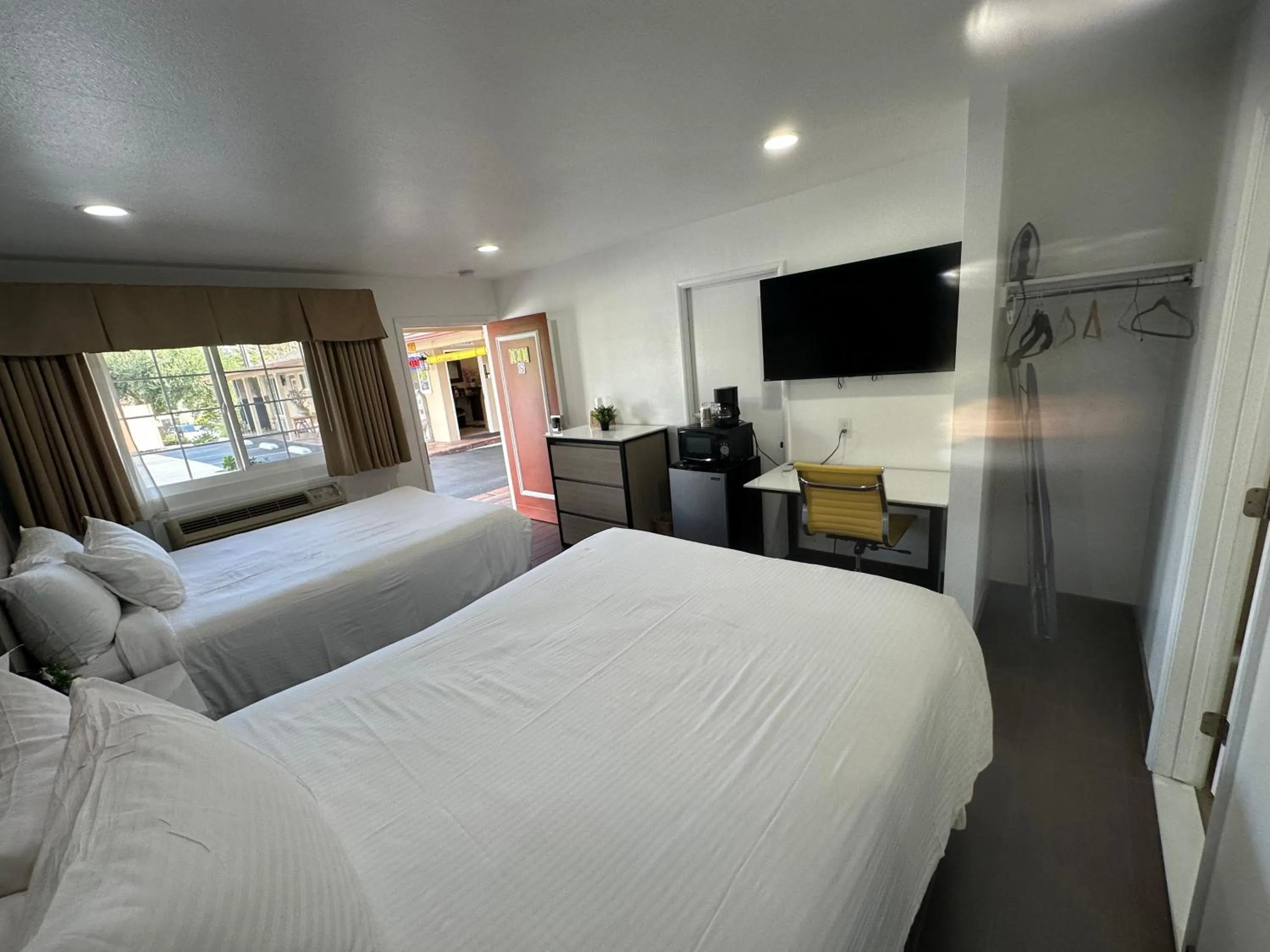 Bed in Town and Country Inn